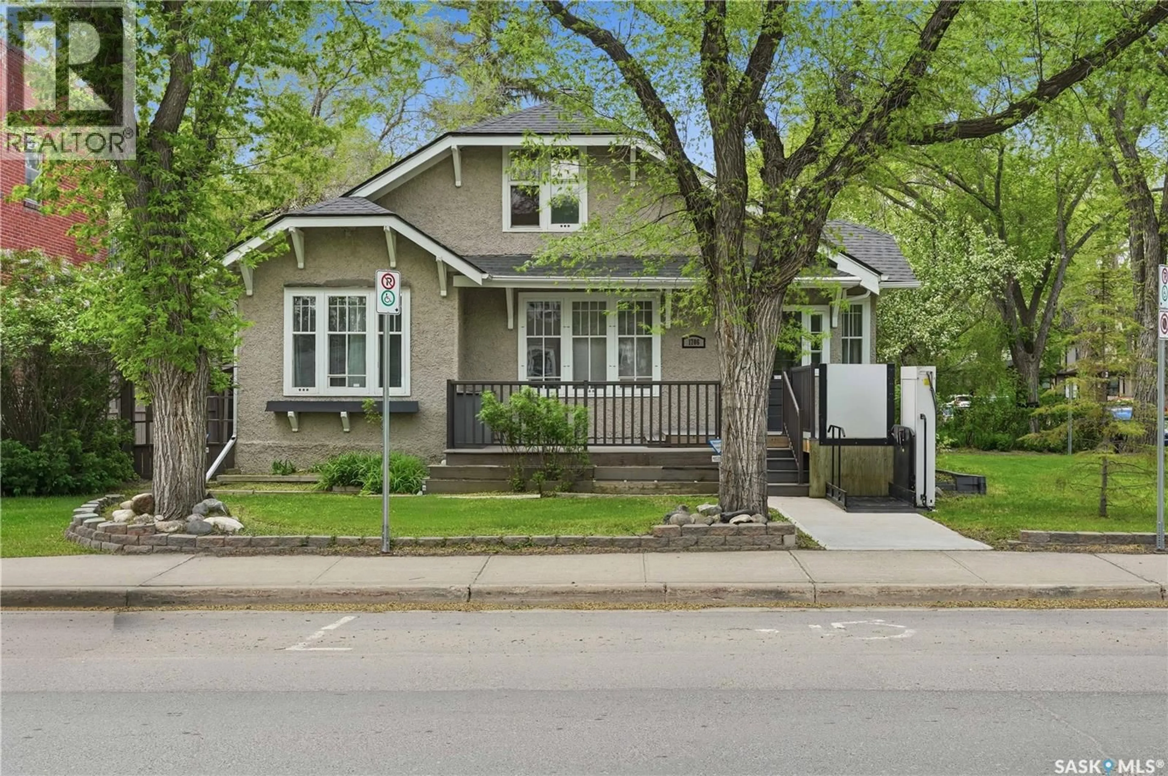 Home with vinyl exterior material, street for 1706 15TH AVENUE, Regina Saskatchewan S4P0Z7