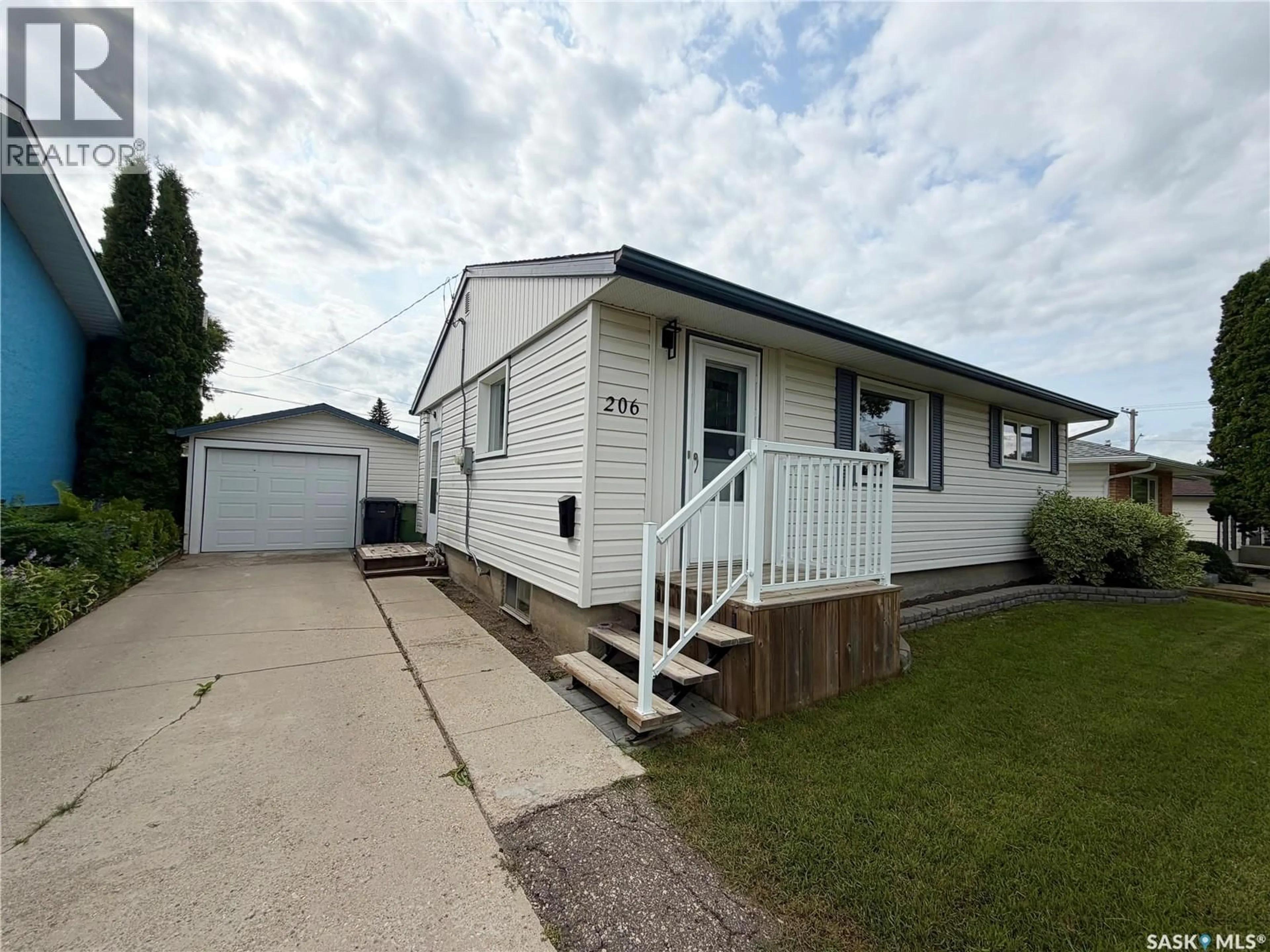 Home with vinyl exterior material, street for 206 THIRD AVENUE, Yorkton Saskatchewan S3N1E8