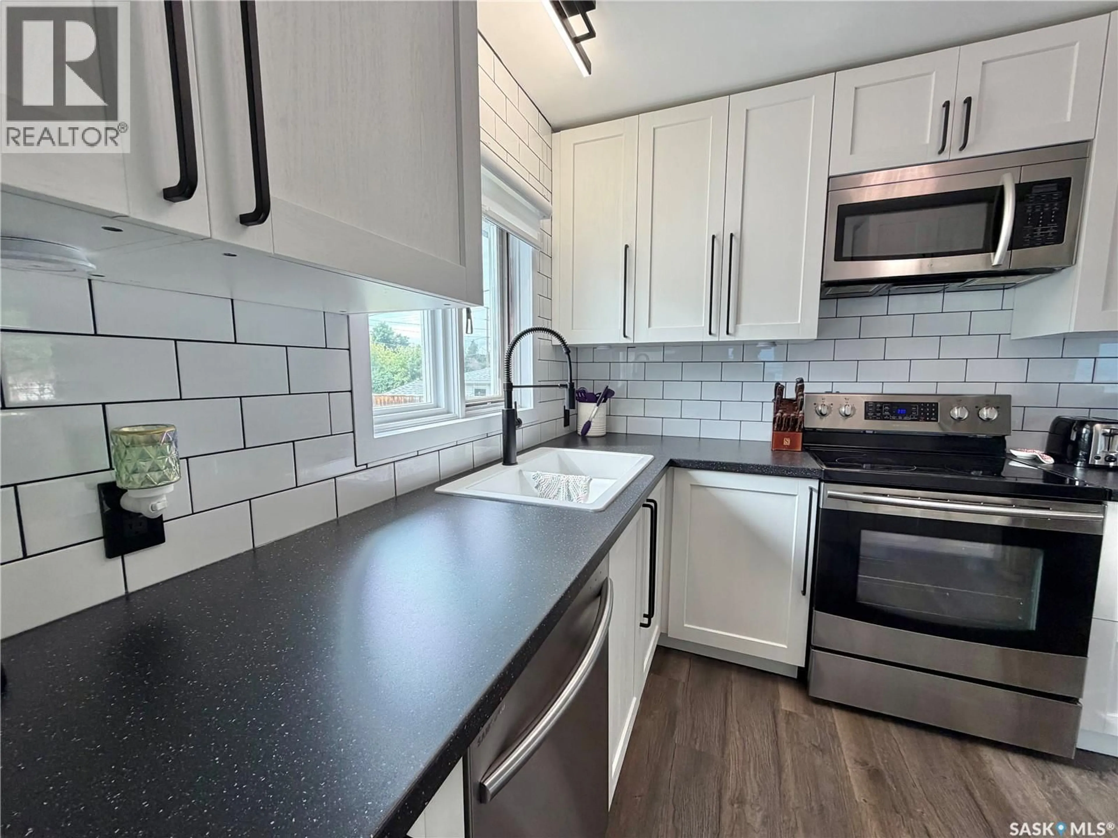 Open concept kitchen, ceramic/tile floor for 206 THIRD AVENUE, Yorkton Saskatchewan S3N1E8