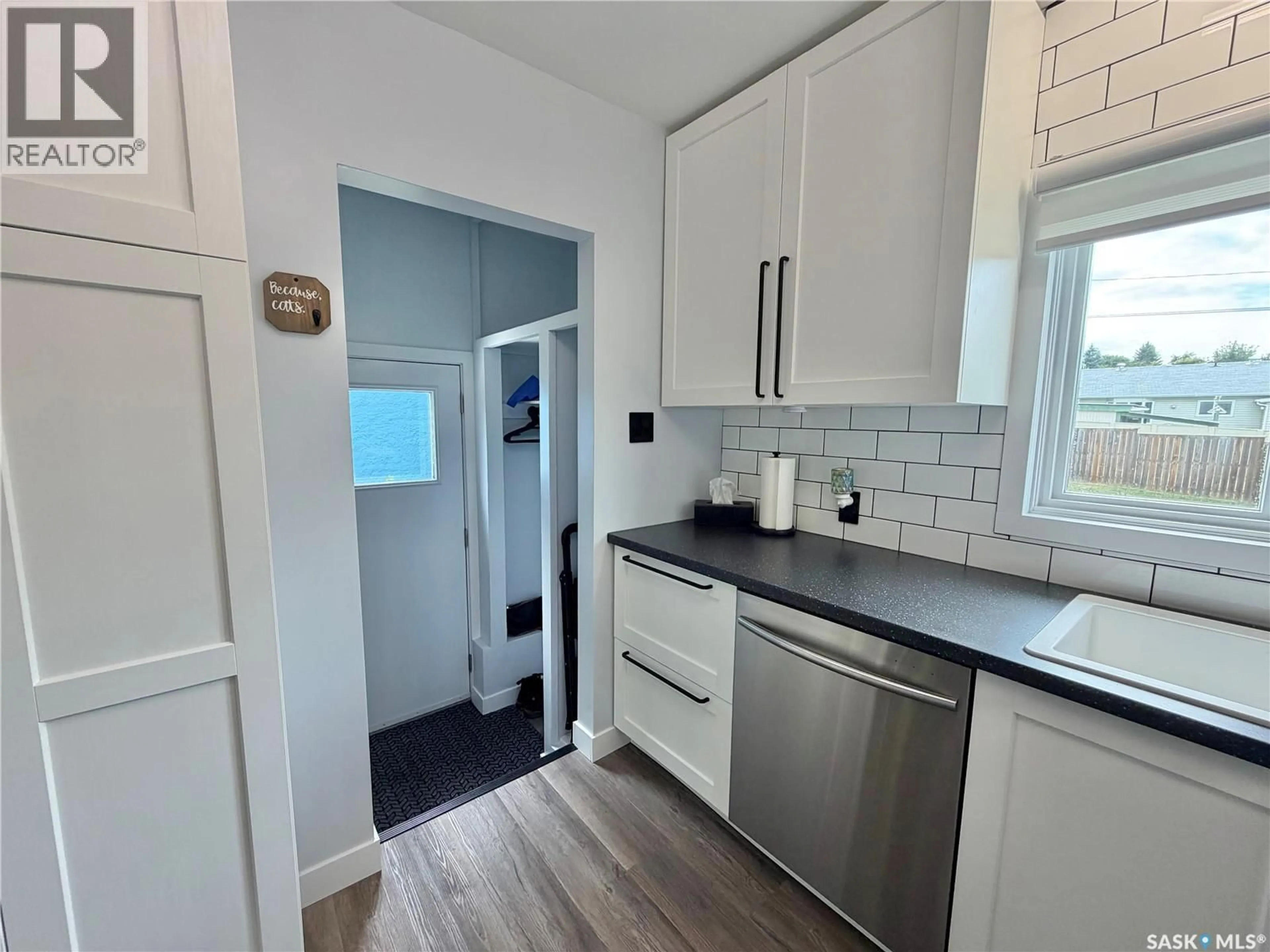 Standard kitchen, unknown for 206 THIRD AVENUE, Yorkton Saskatchewan S3N1E8