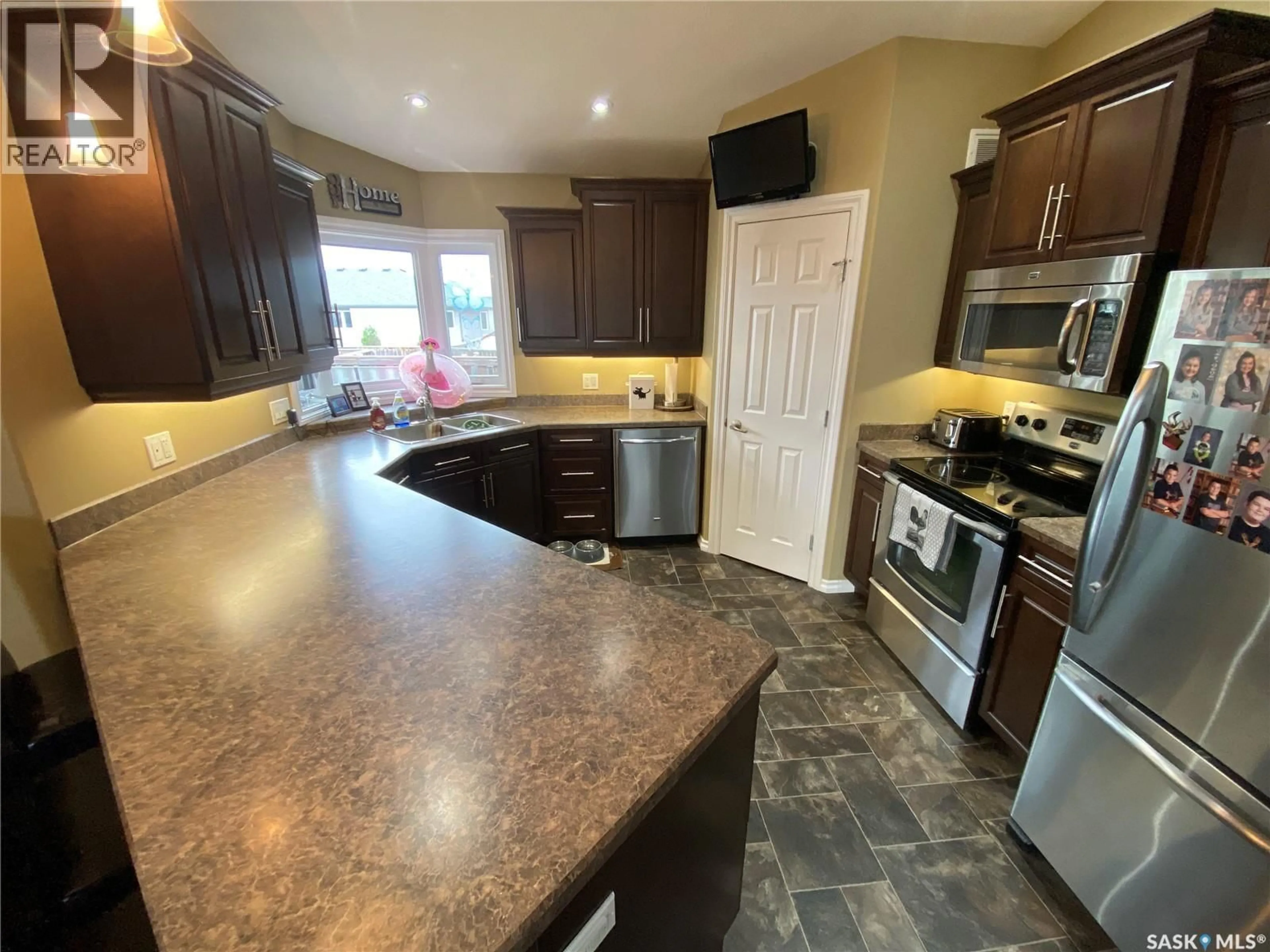 Open concept kitchen, ceramic/tile floor for 54 MADGE WAY, Yorkton Saskatchewan S3N3J8
