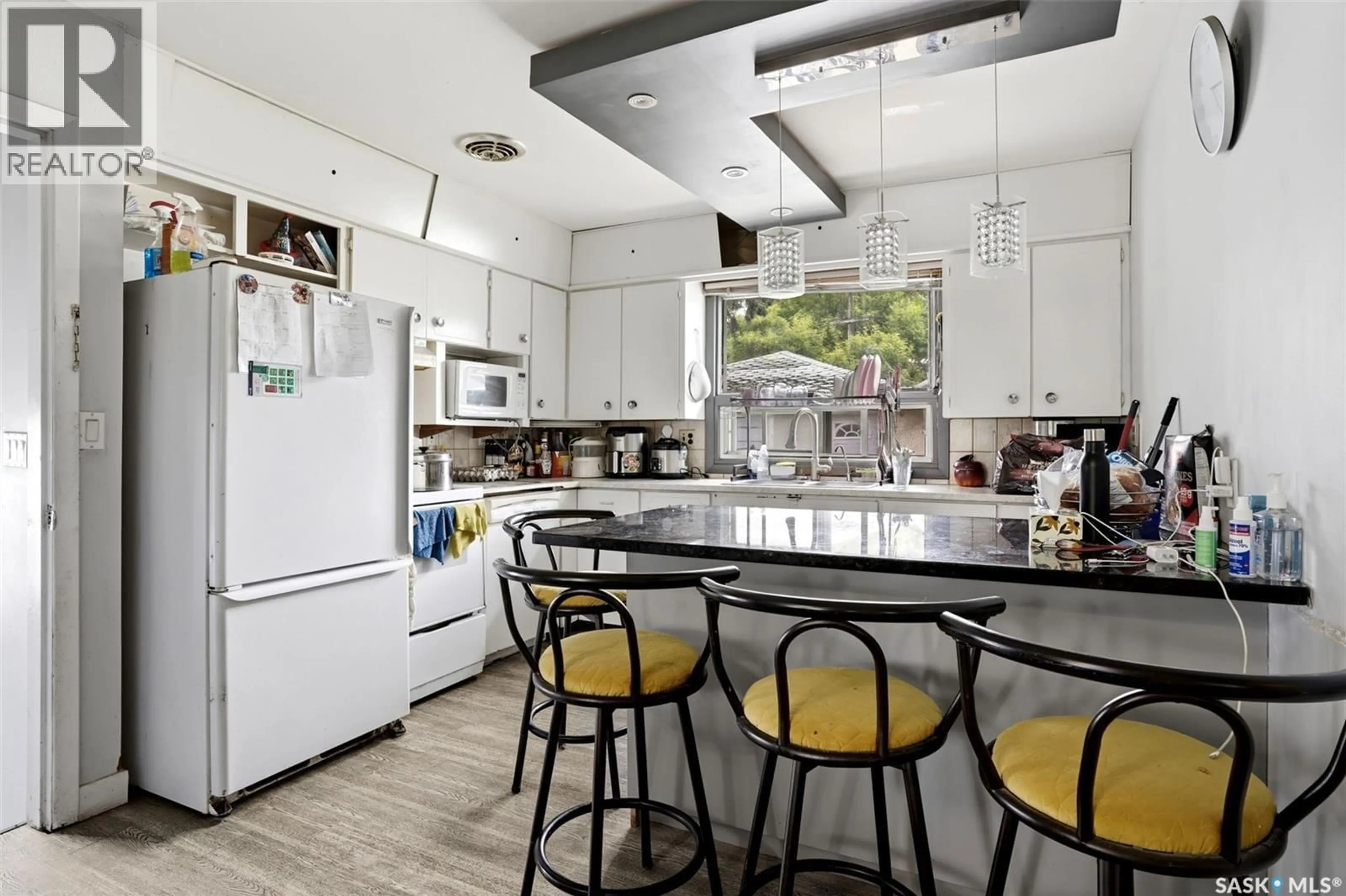 Contemporary kitchen, unknown for 15 OTTAWA PLACE, Regina Saskatchewan S4R2V6
