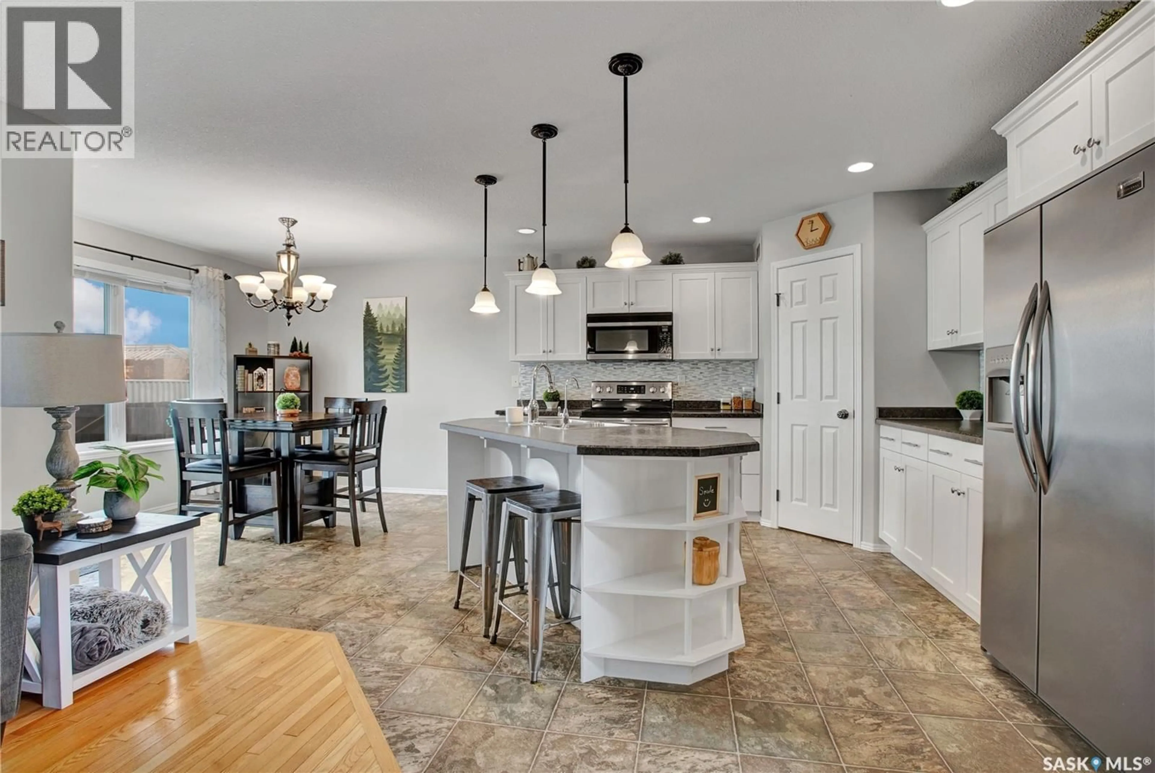 Open concept kitchen, ceramic/tile floor for 118 MEADOWLARK PARK, Warman Saskatchewan S0K0A1