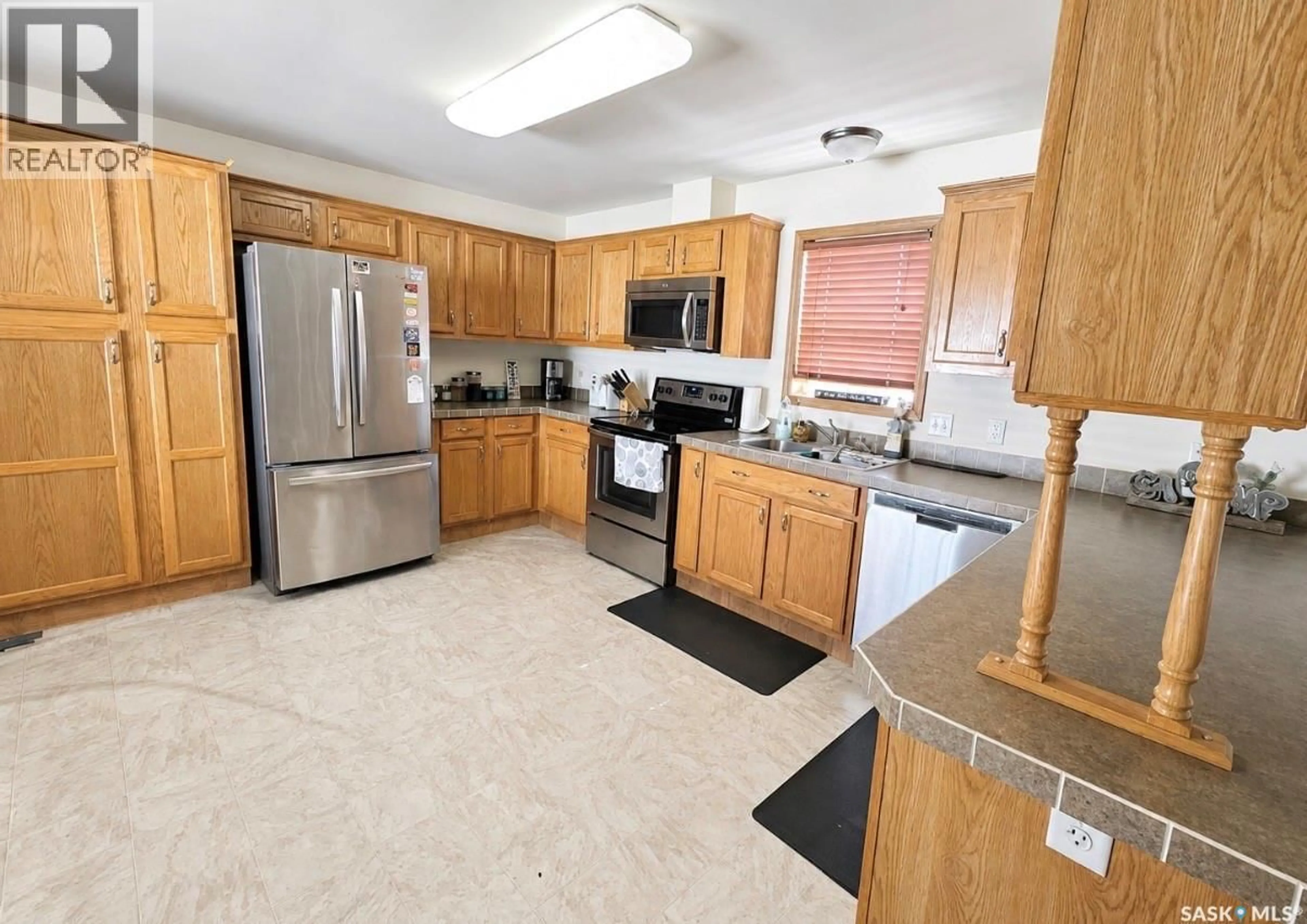 Standard kitchen, ceramic/tile floor for 19 MEADOWLARK COURT, Diefenbaker Lake Saskatchewan S0H3P0