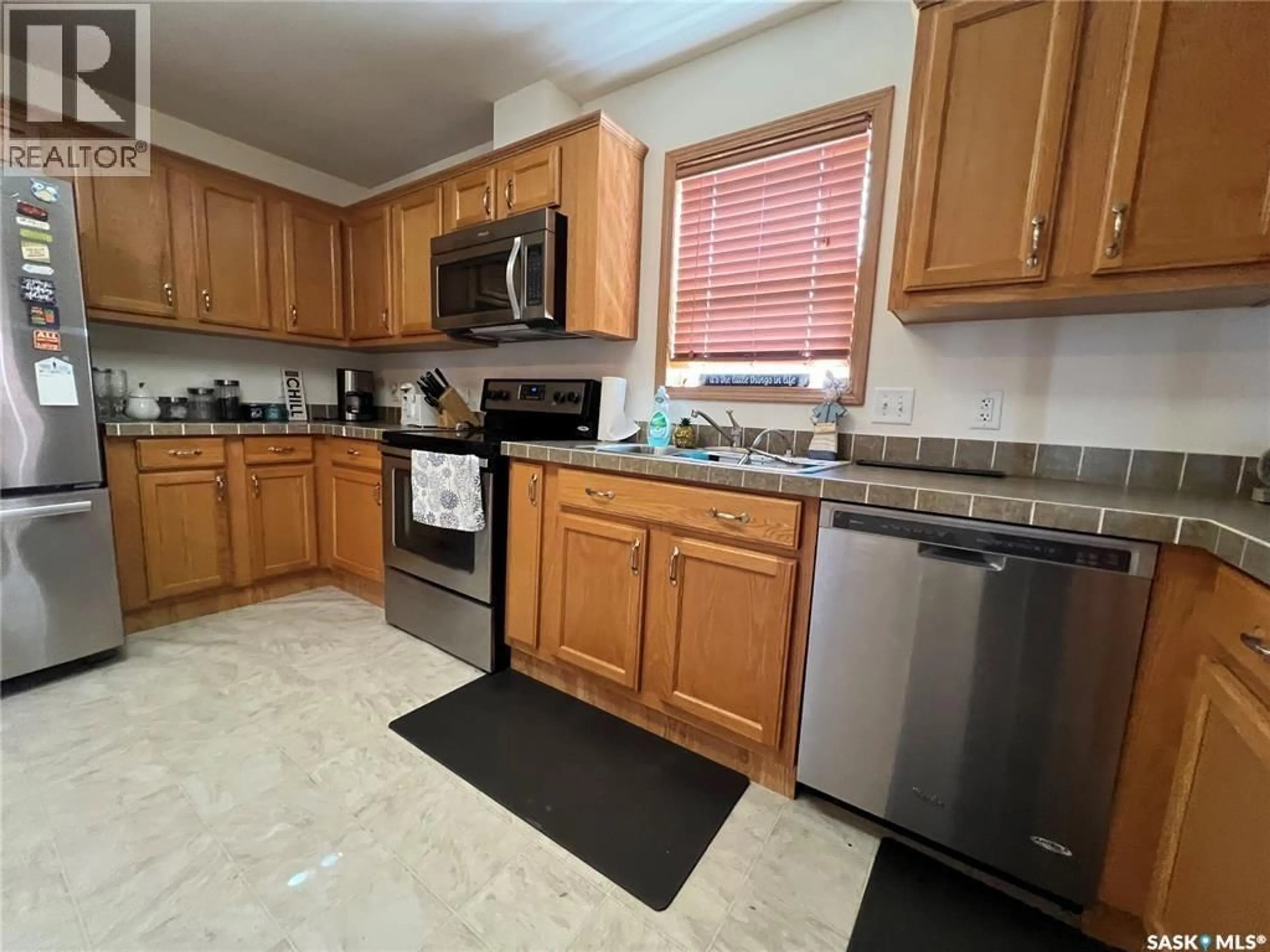 Standard kitchen, ceramic/tile floor for 19 MEADOWLARK COURT, Diefenbaker Lake Saskatchewan S0H3P0