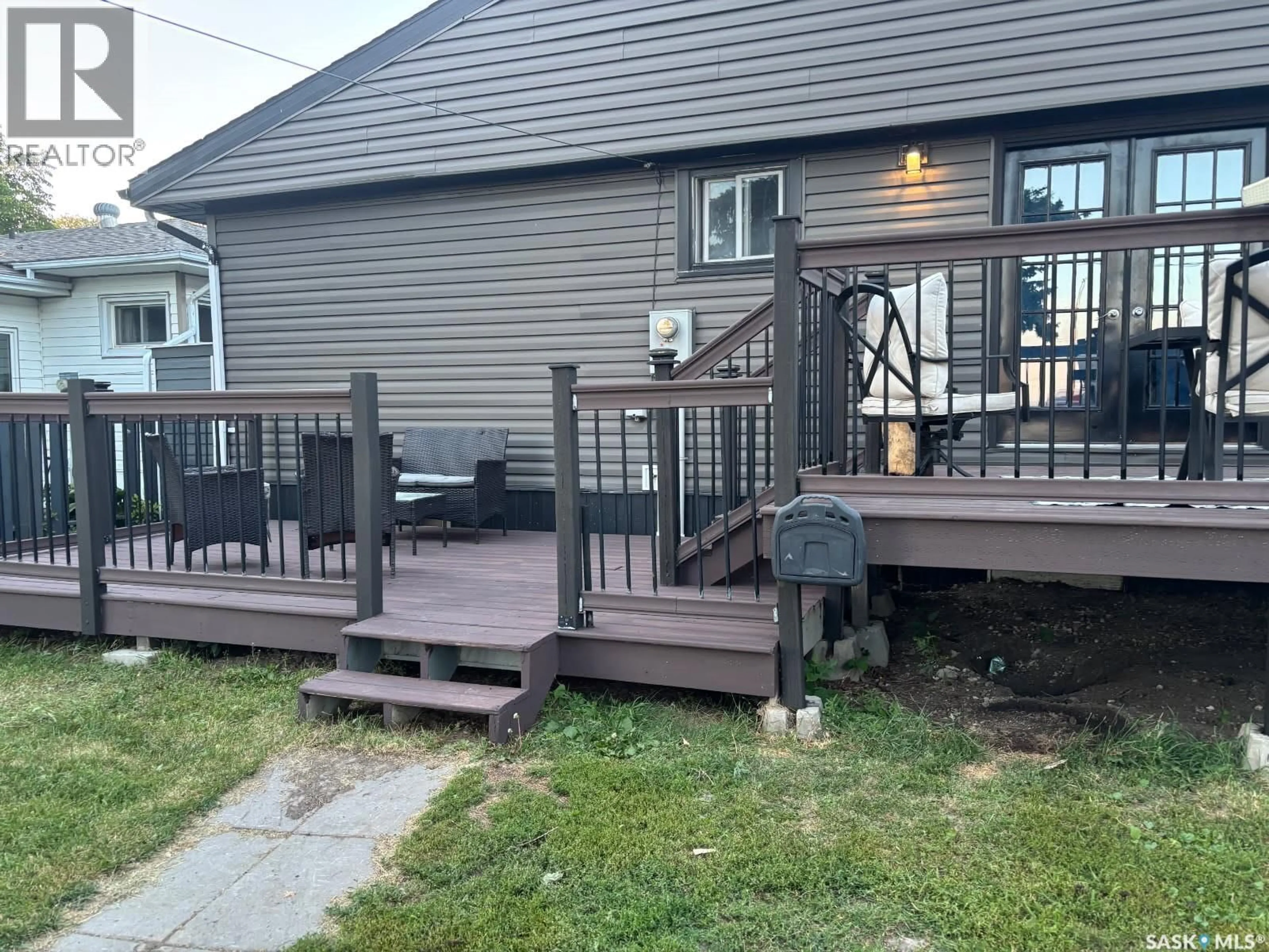Patio, street for 705 PROSPECT AVENUE, Oxbow Saskatchewan S0C2B0
