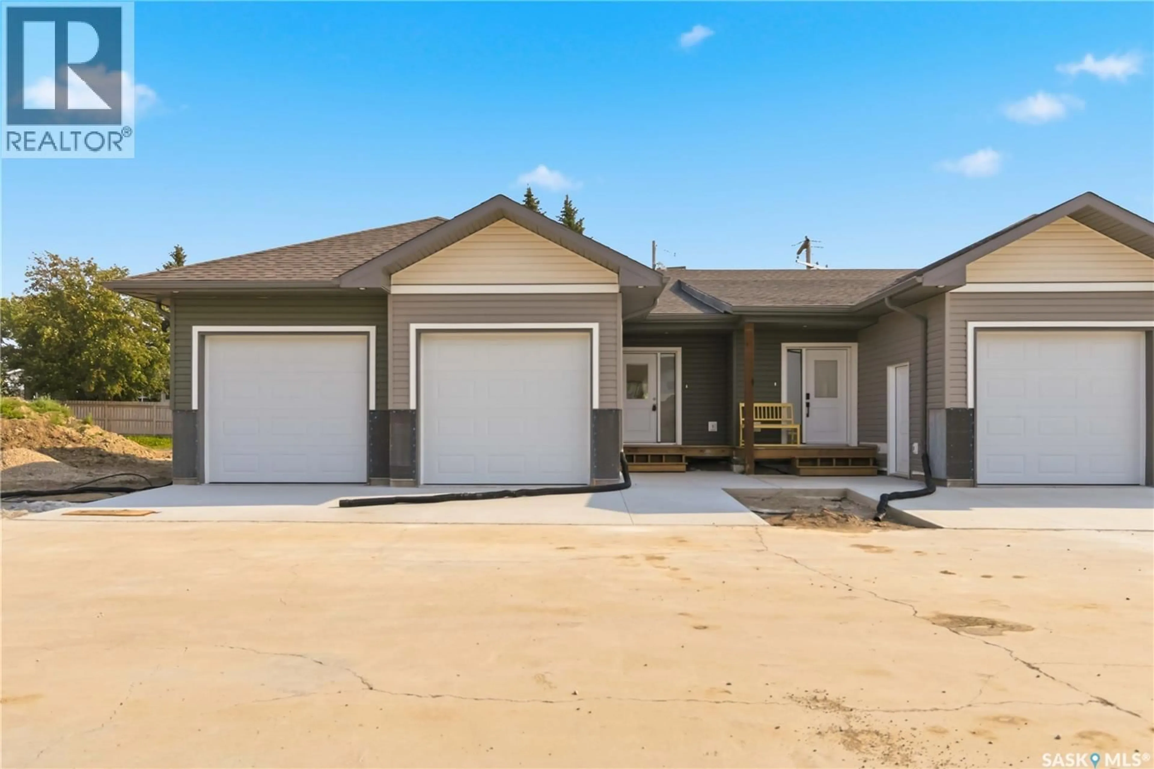 Home with vinyl exterior material, street for 301 - 43 CENTENNIAL ROAD, Hague Saskatchewan S0K1X0