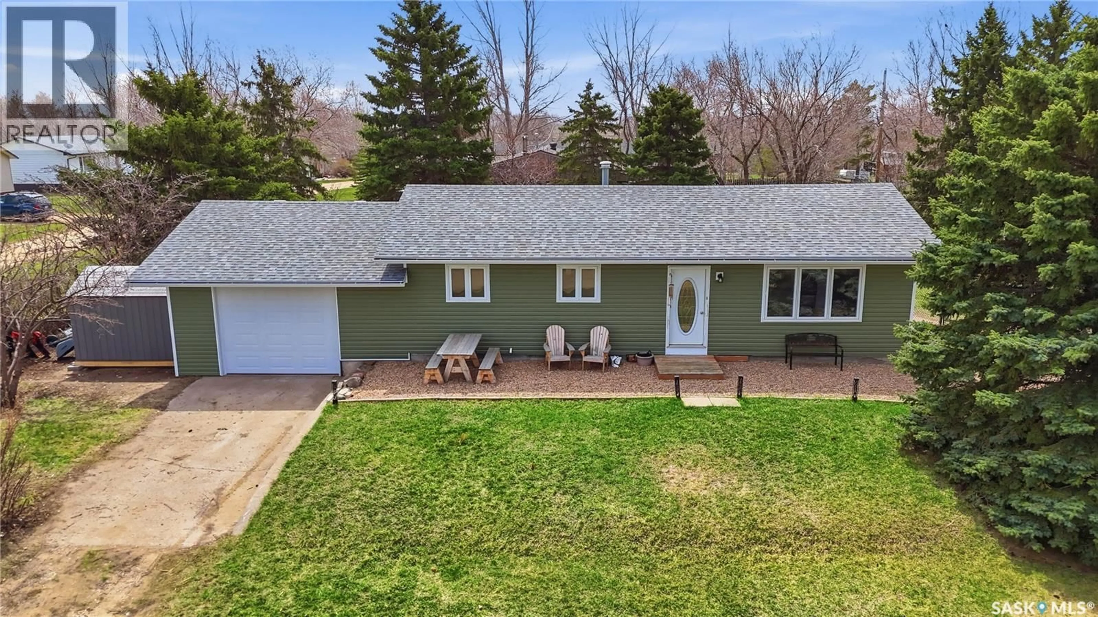 A pic from outside/outdoor area/front of a property/back of a property/a pic from drone, street for 329 1ST AVENUE, Mortlach Saskatchewan S0H3E0