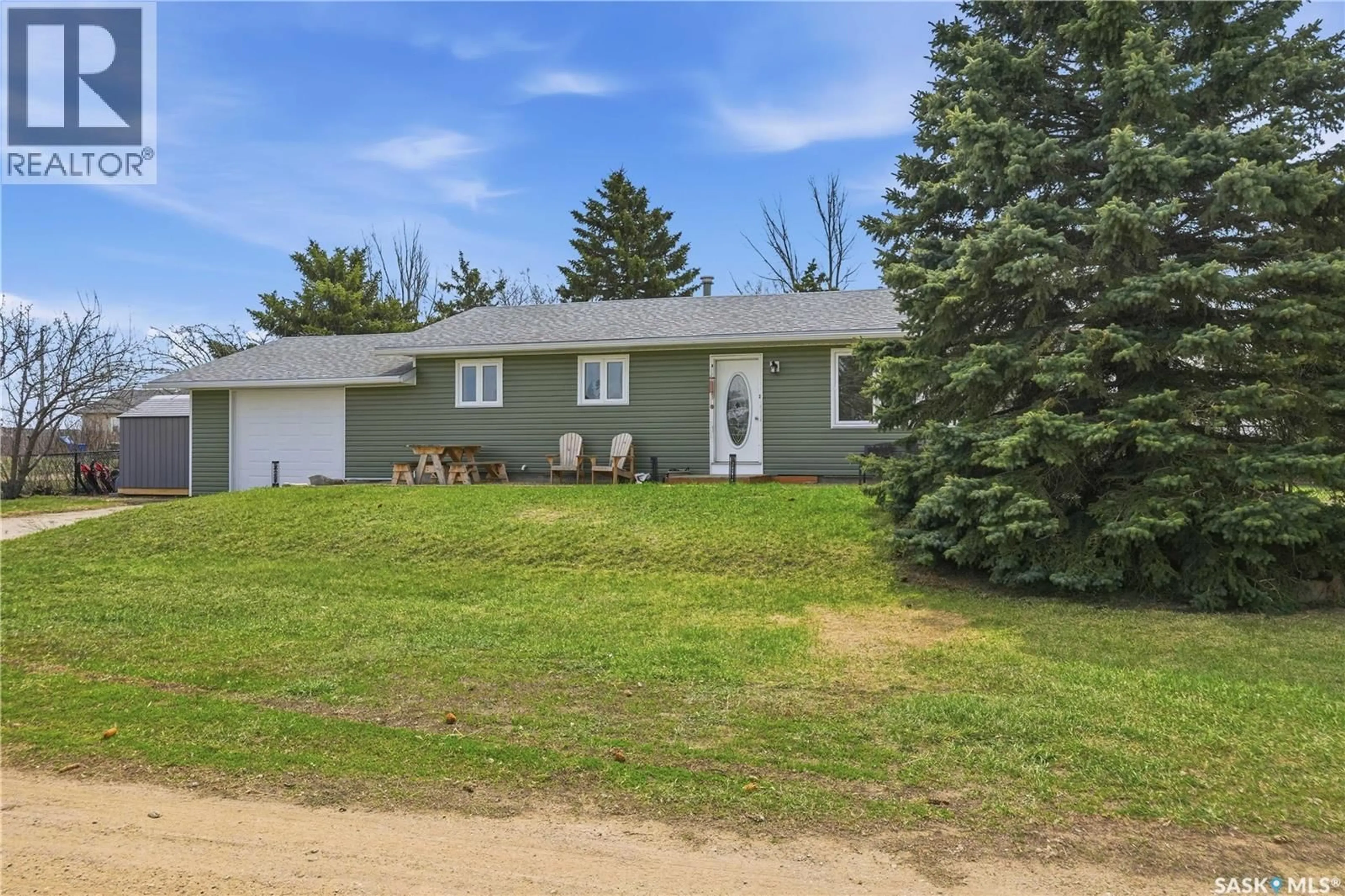 A pic from outside/outdoor area/front of a property/back of a property/a pic from drone, street for 329 1ST AVENUE, Mortlach Saskatchewan S0H3E0