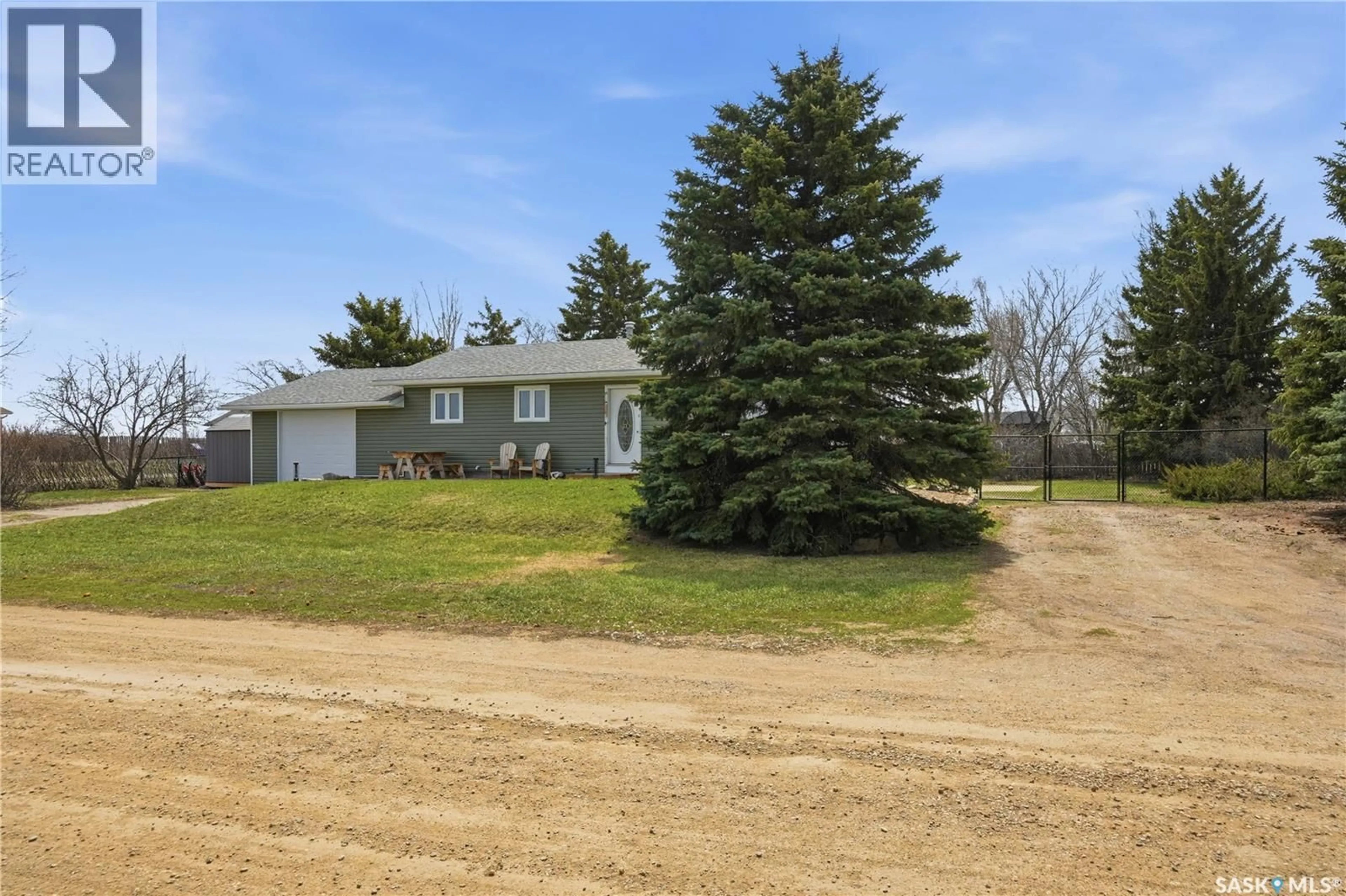 A pic from outside/outdoor area/front of a property/back of a property/a pic from drone, street for 329 1ST AVENUE, Mortlach Saskatchewan S0H3E0