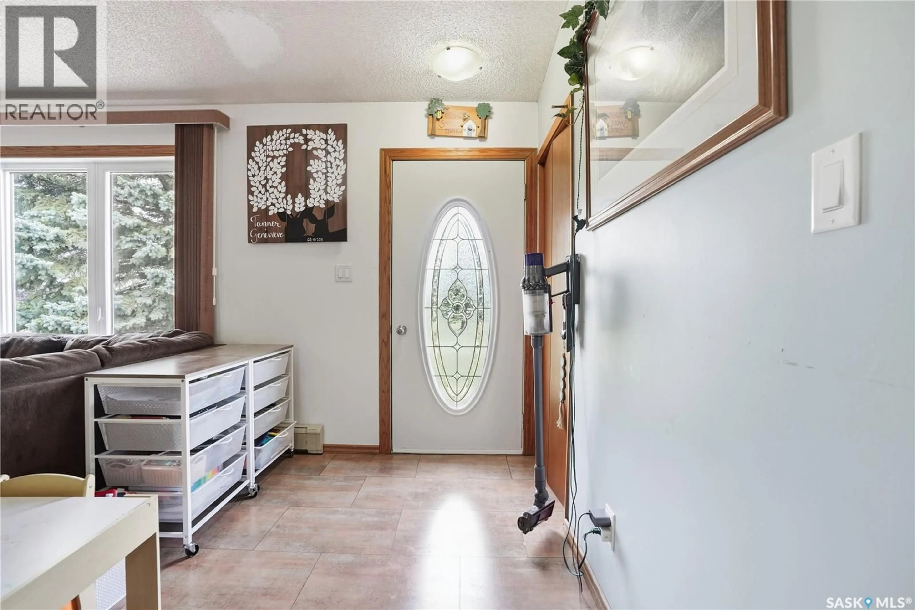 Indoor entryway for 329 1ST AVENUE, Mortlach Saskatchewan S0H3E0