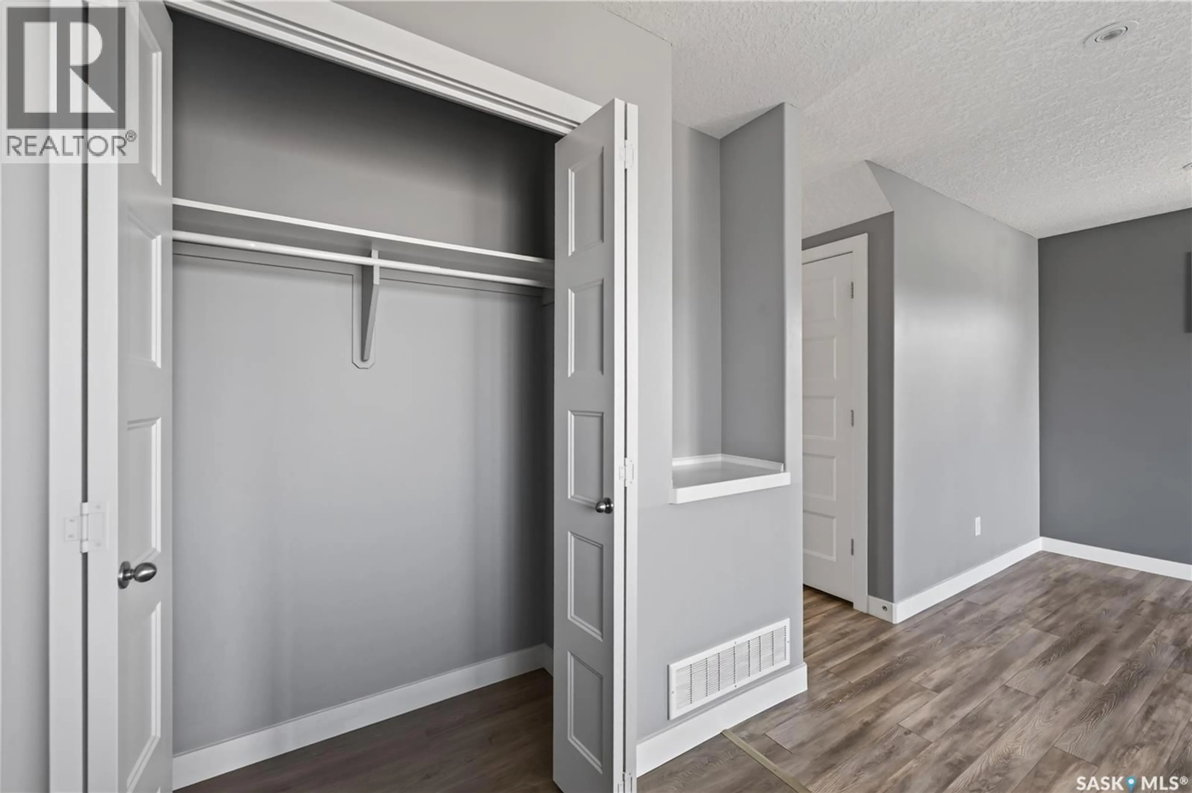 Unknown for 4537 JAMES HILL ROAD, Regina Saskatchewan S4W0K8