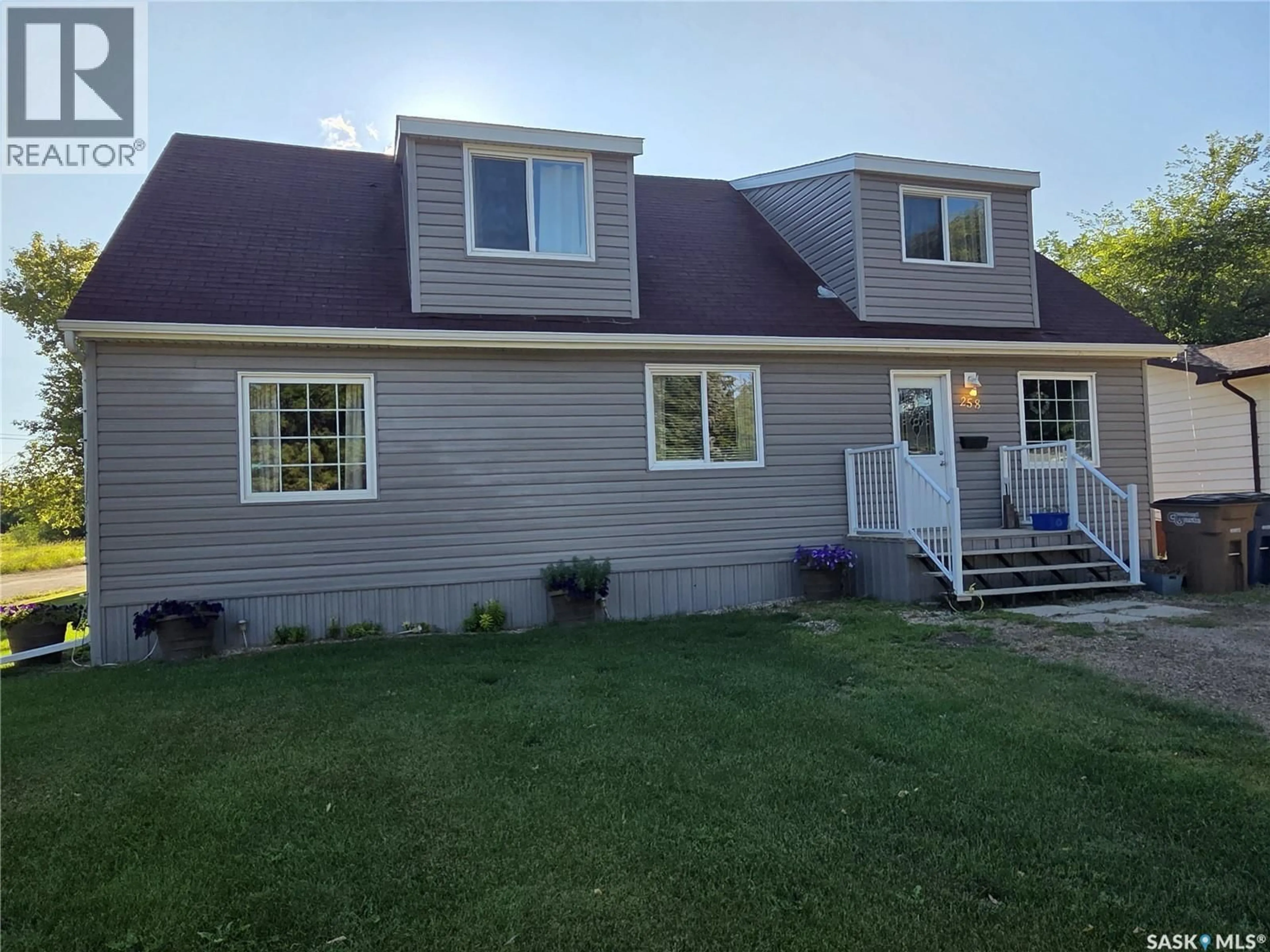 Home with vinyl exterior material, street for 258 SECOND STREET, Wadena Saskatchewan S0A4J0