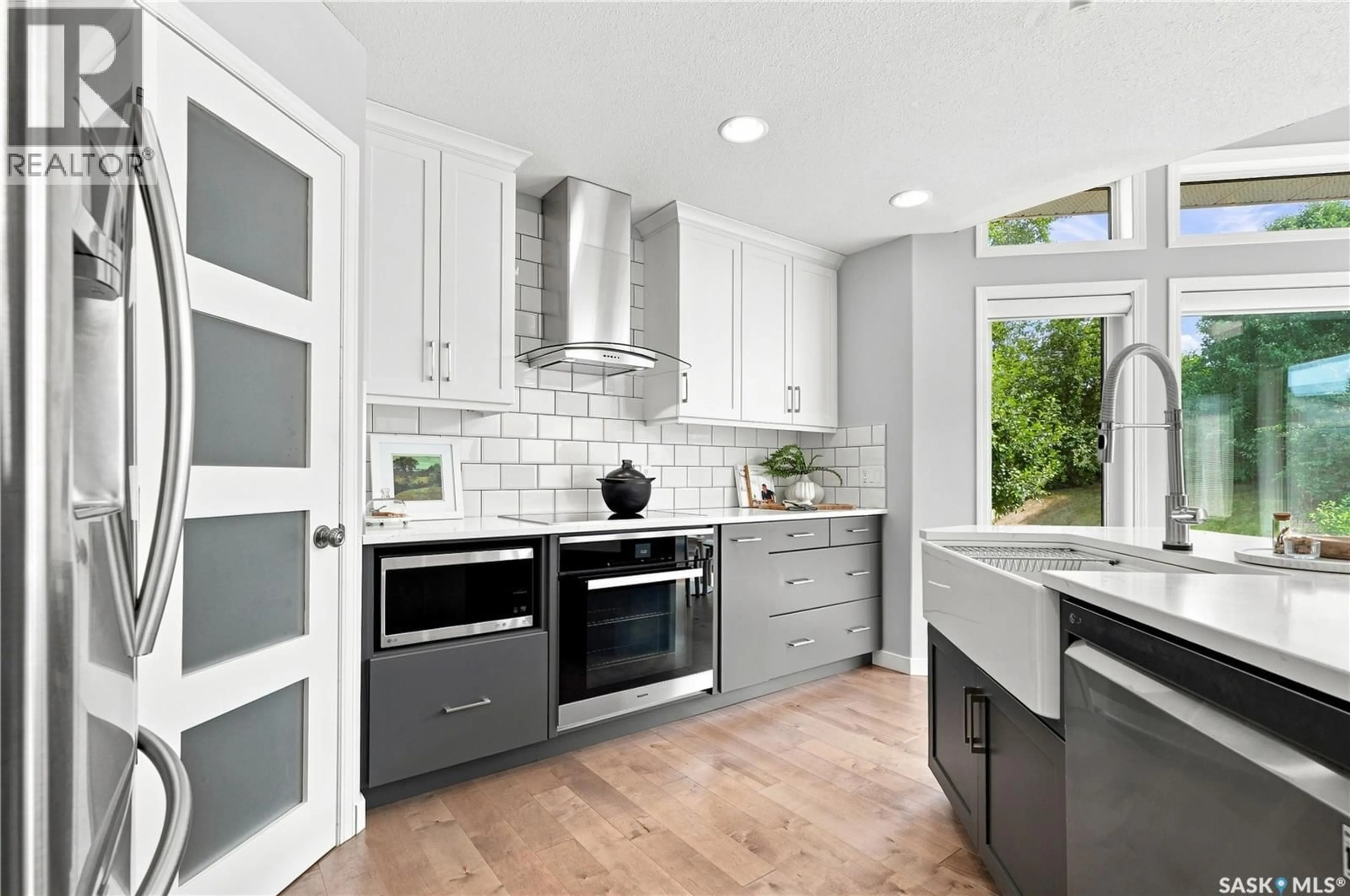 Contemporary kitchen, ceramic/tile floor for 311 LASHYN COVE, Saskatoon Saskatchewan S7N4S3