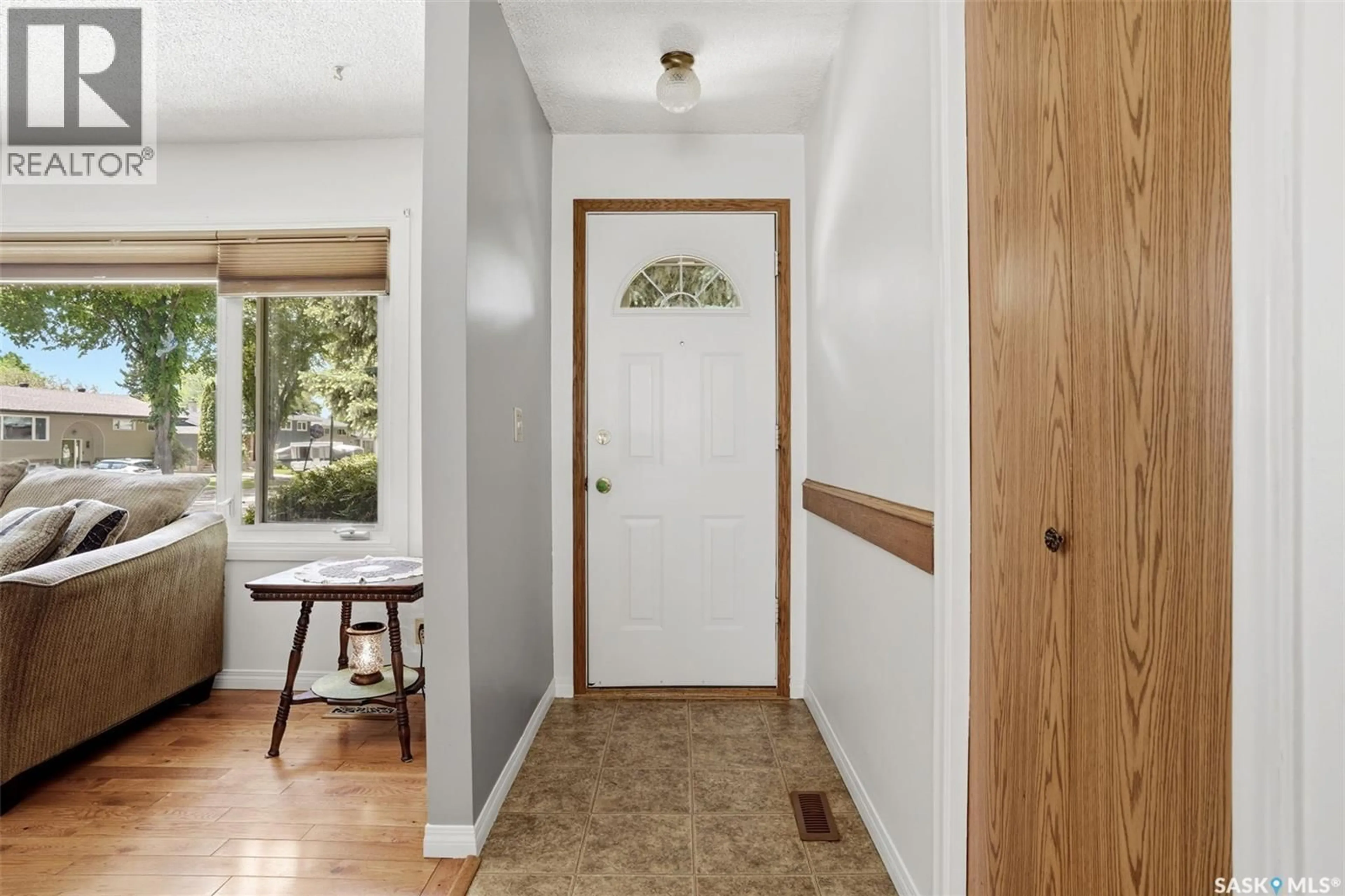 Indoor entryway for 60 KRIVEL CRESCENT, Regina Saskatchewan S4R5C5