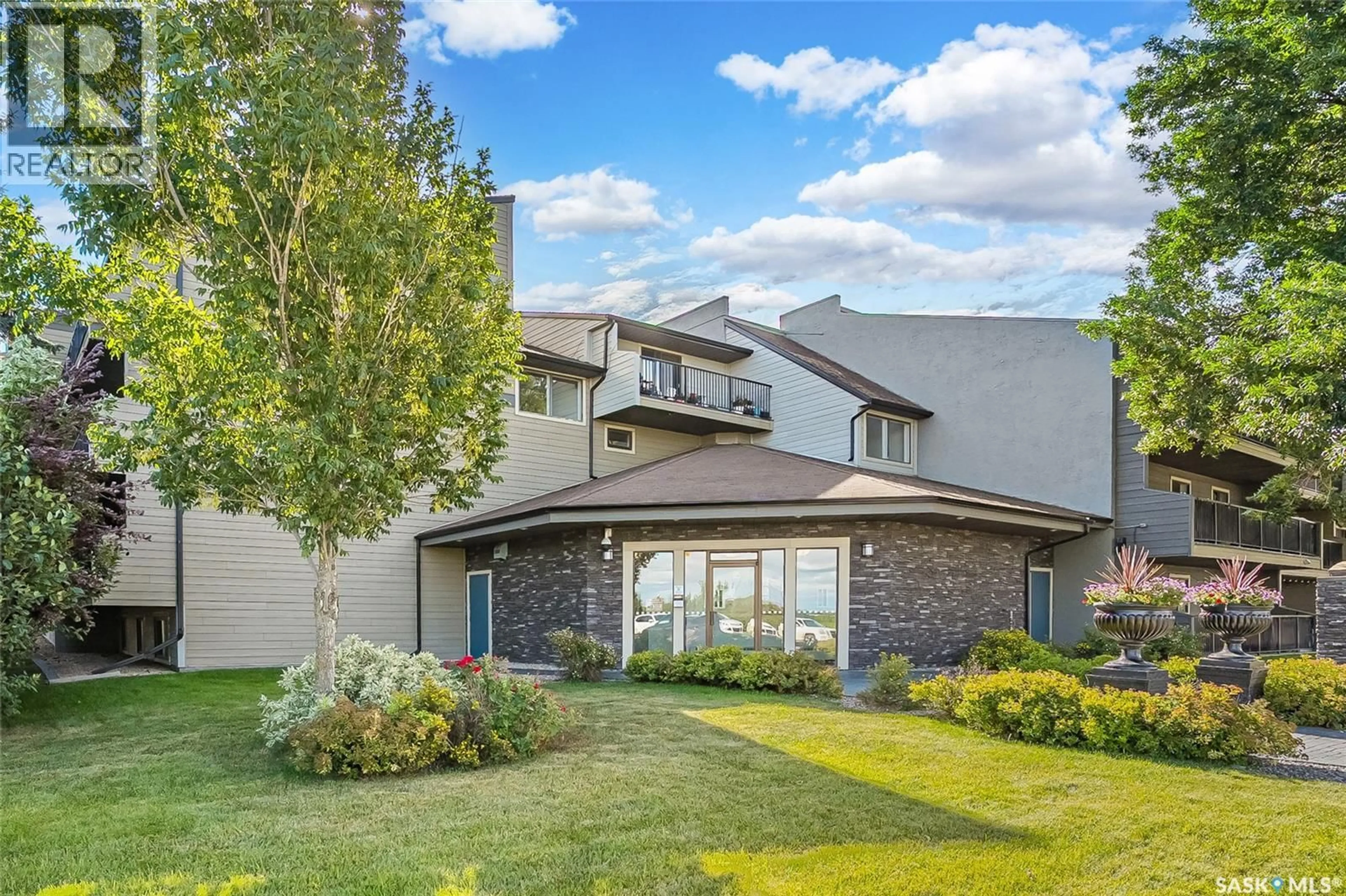 Home with vinyl exterior material, unknown for 2233 - 304 ST HENRY AVENUE, Saskatoon Saskatchewan S7M5K6