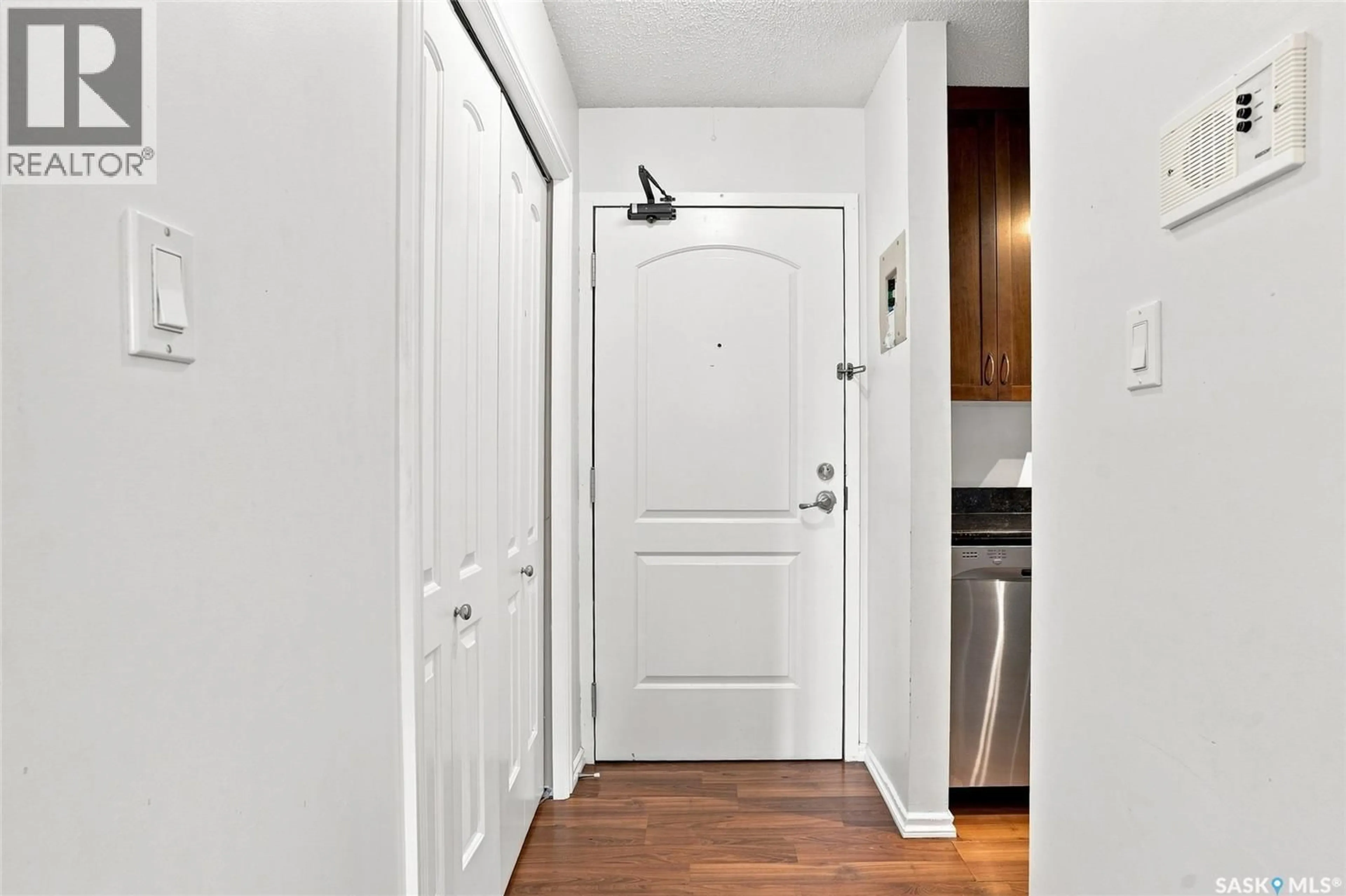 Indoor entryway for 2233 - 304 ST HENRY AVENUE, Saskatoon Saskatchewan S7M5K6
