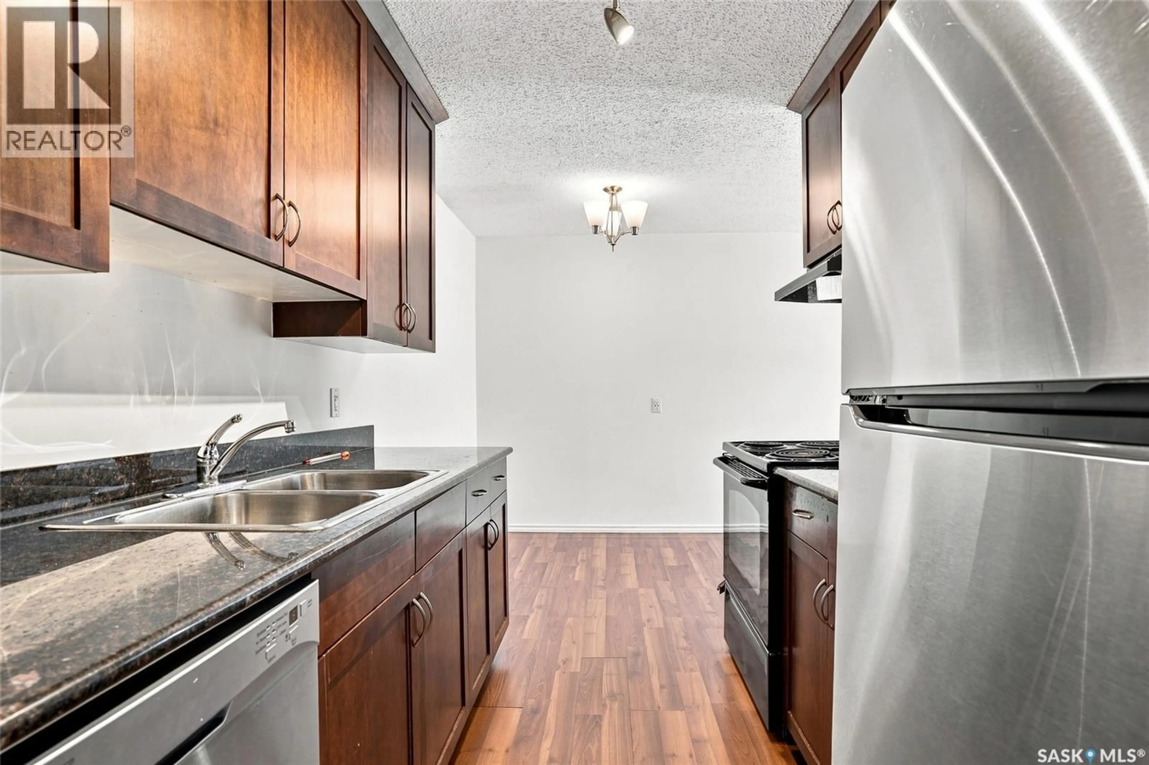 Standard kitchen, unknown for 2233 - 304 ST HENRY AVENUE, Saskatoon Saskatchewan S7M5K6