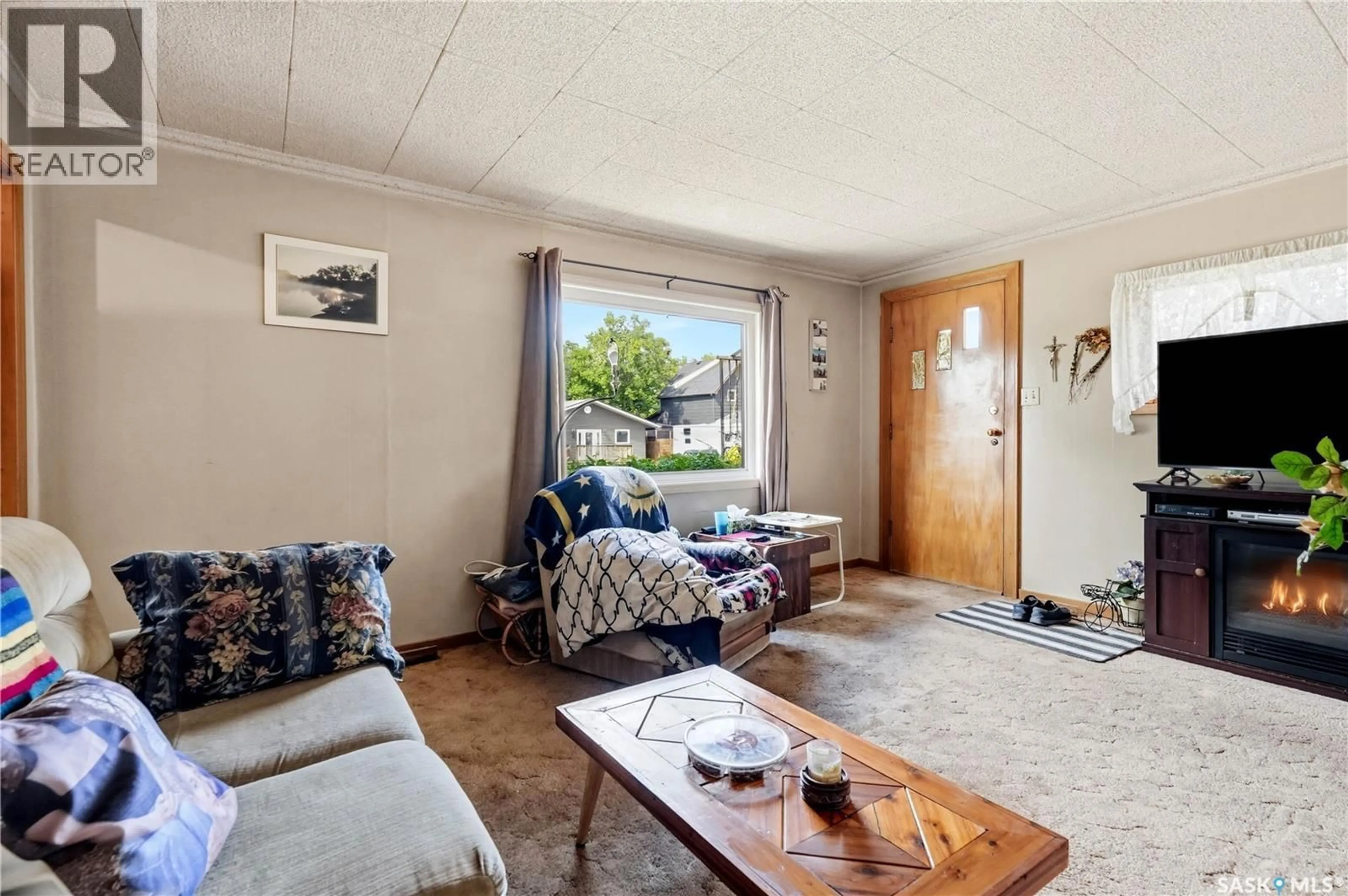 Living room with furniture, unknown for 75 IROQUOIS STREET, Moose Jaw Saskatchewan S6H5A4