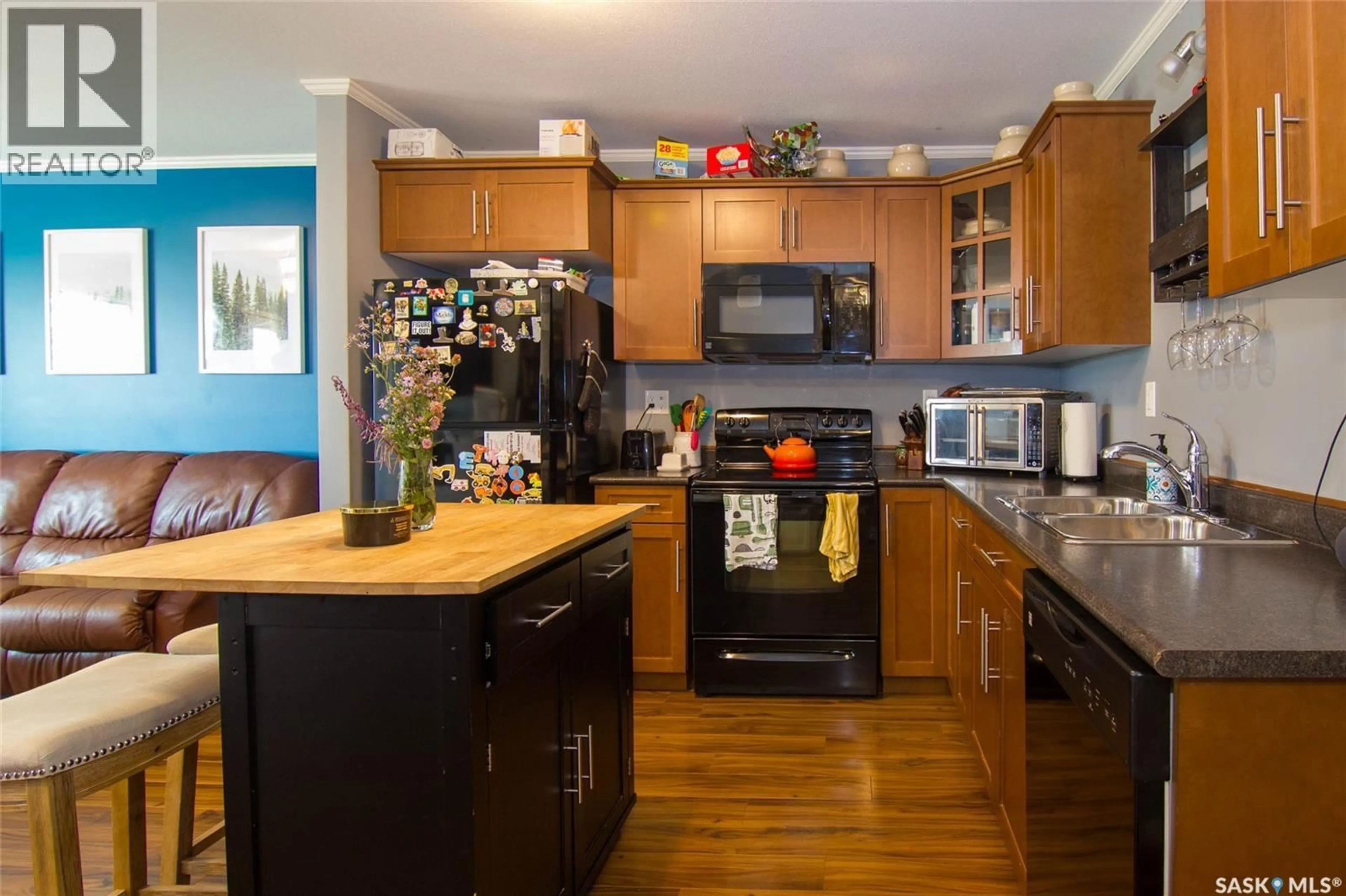 Standard kitchen, wood/laminate floor for 1303 - 603 RICHARDSON ROAD, Saskatoon Saskatchewan S7R0L1