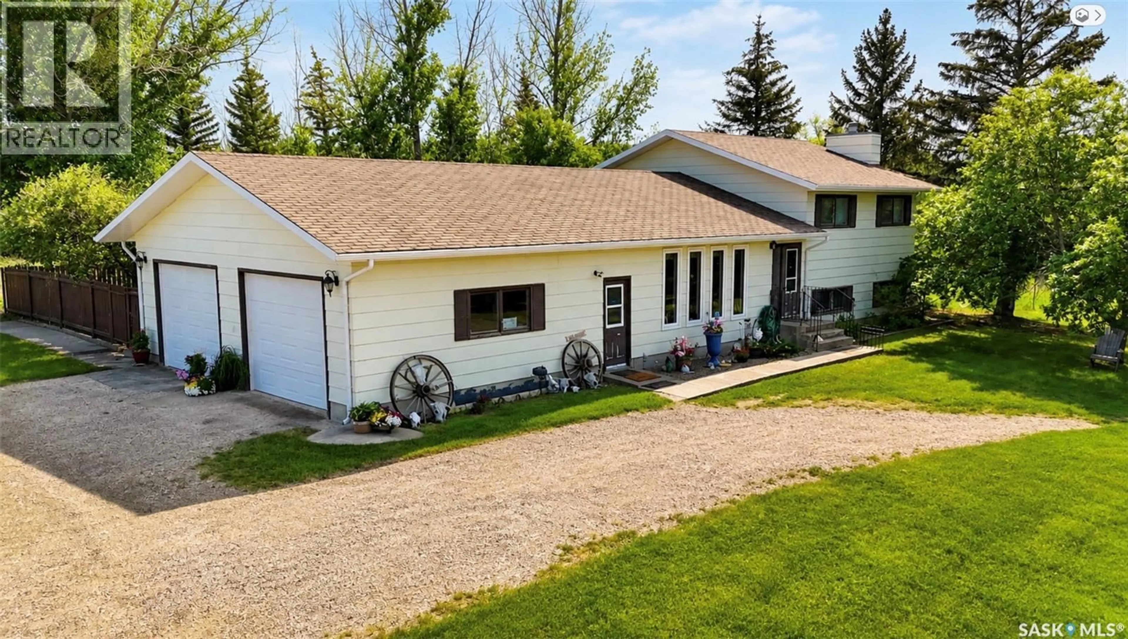 A pic from outside/outdoor area/front of a property/back of a property/a pic from drone, street for BRONCO MEMORIAL ACREAGE, Swift Current Rm No. 137 Saskatchewan S0H4J0