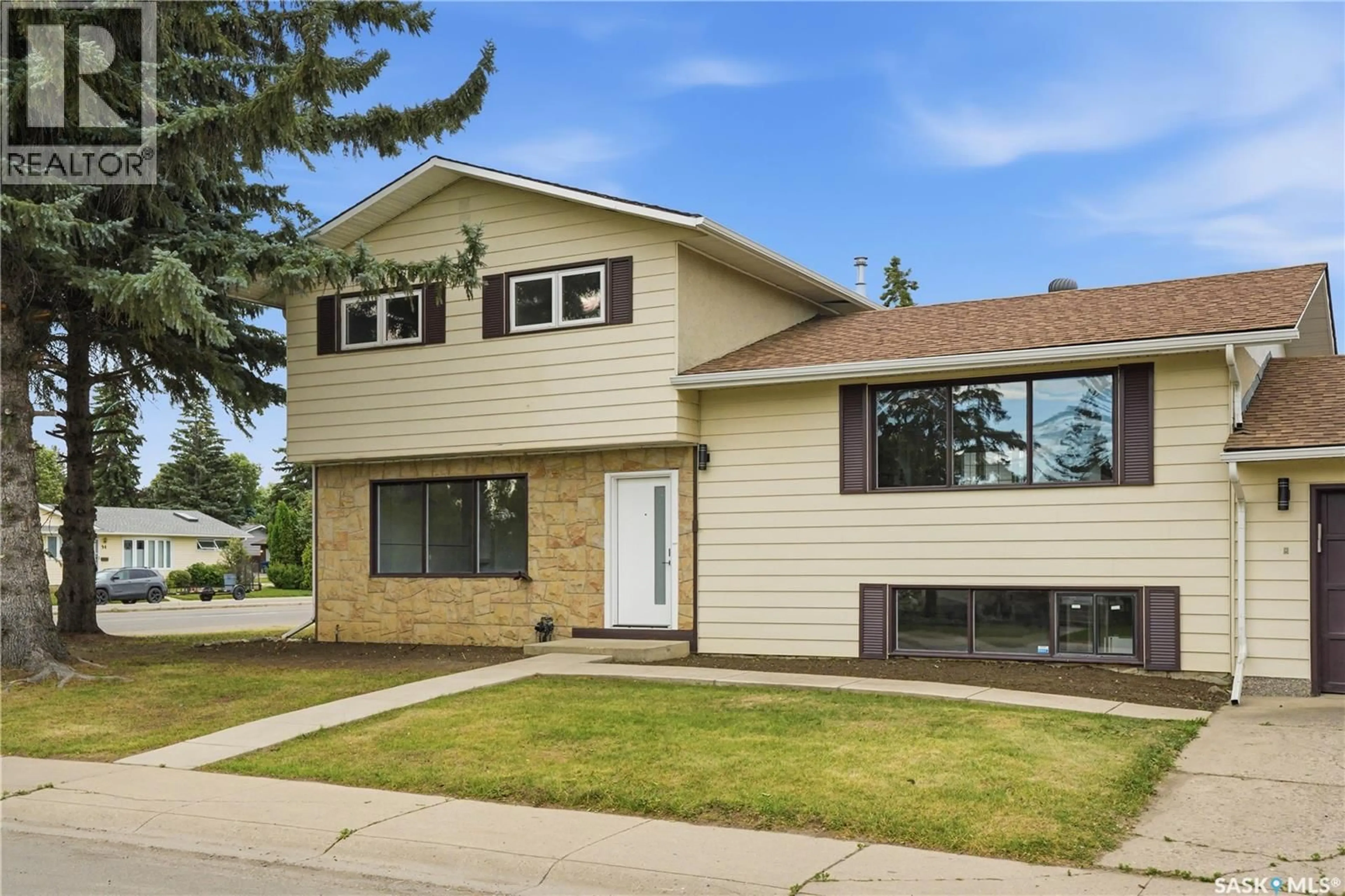 Home with vinyl exterior material, street for 702 MCKERCHER DRIVE, Saskatoon Saskatchewan S7H3W7