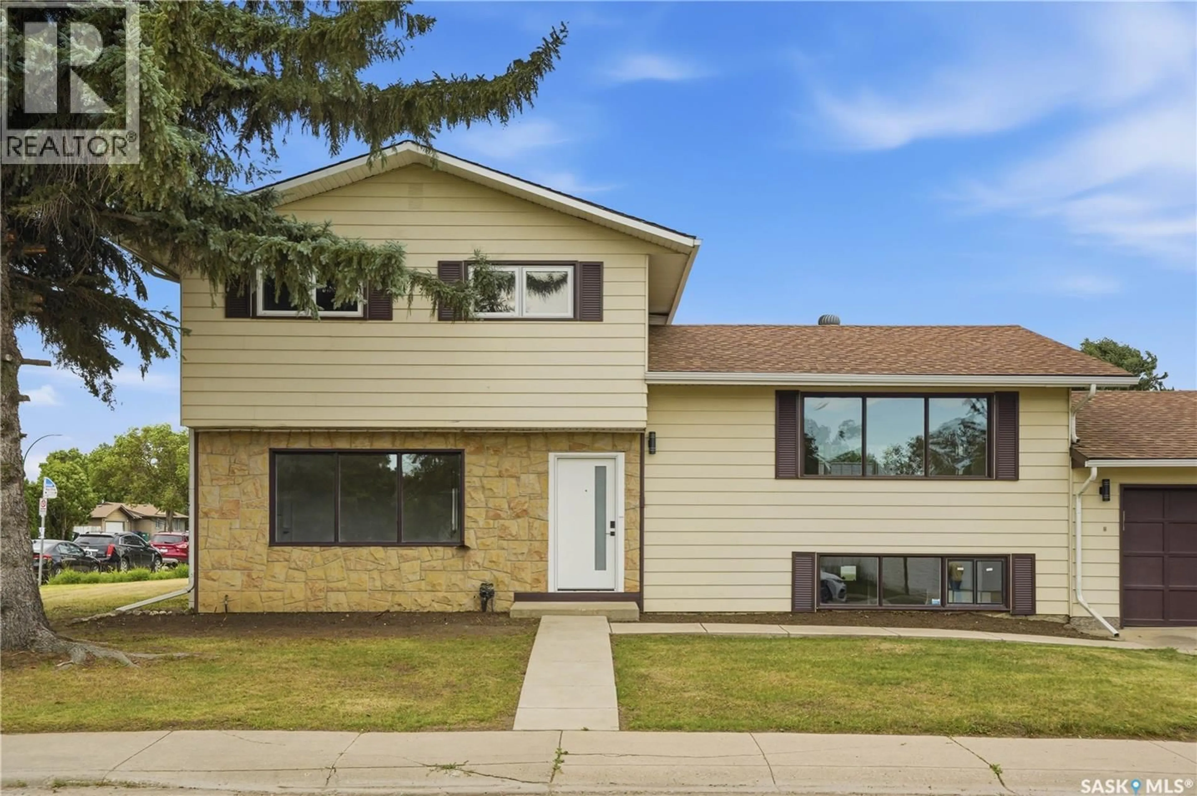 Home with vinyl exterior material, street for 702 MCKERCHER DRIVE, Saskatoon Saskatchewan S7H3W7