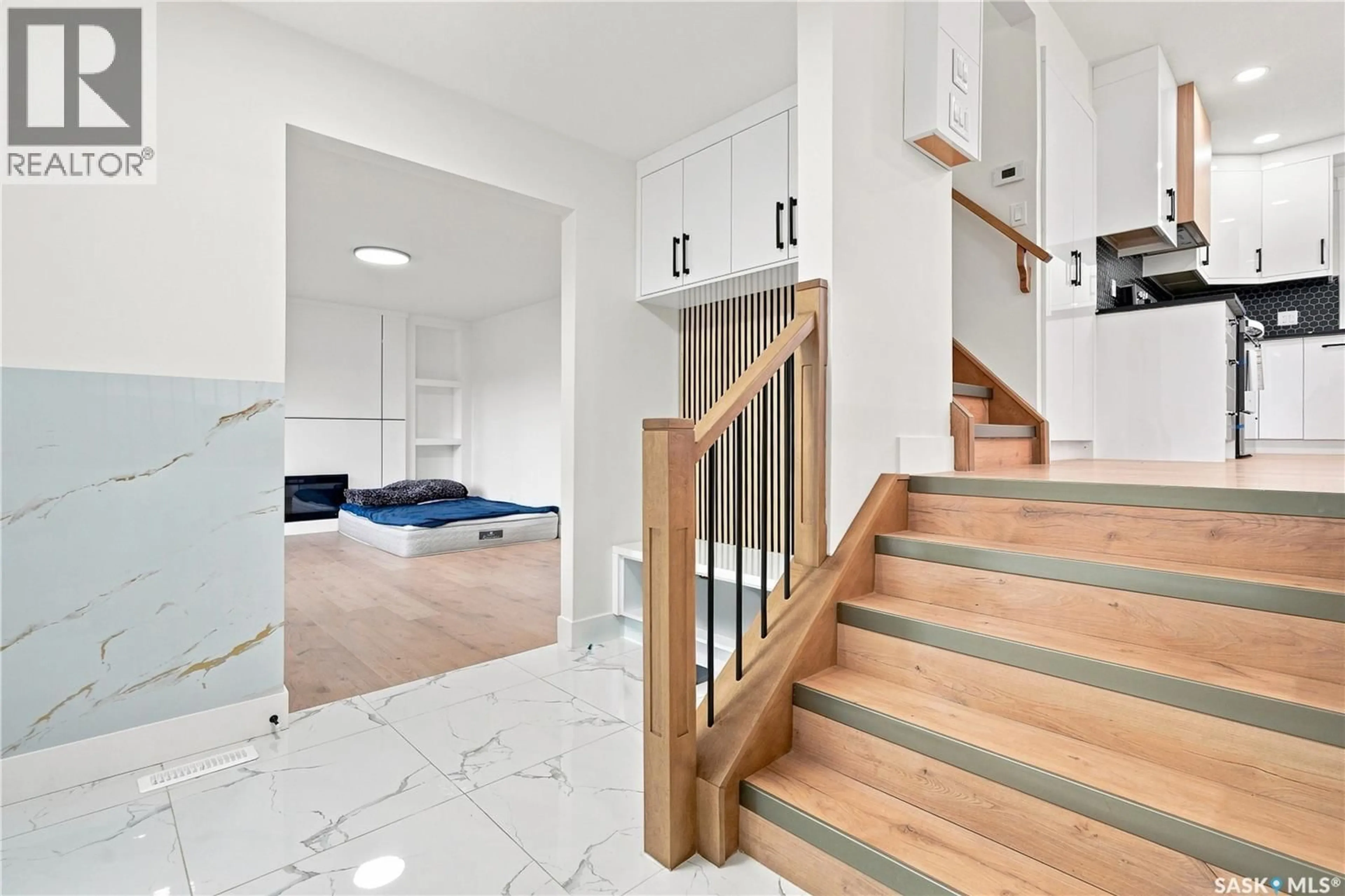 Indoor entryway for 702 MCKERCHER DRIVE, Saskatoon Saskatchewan S7H3W7