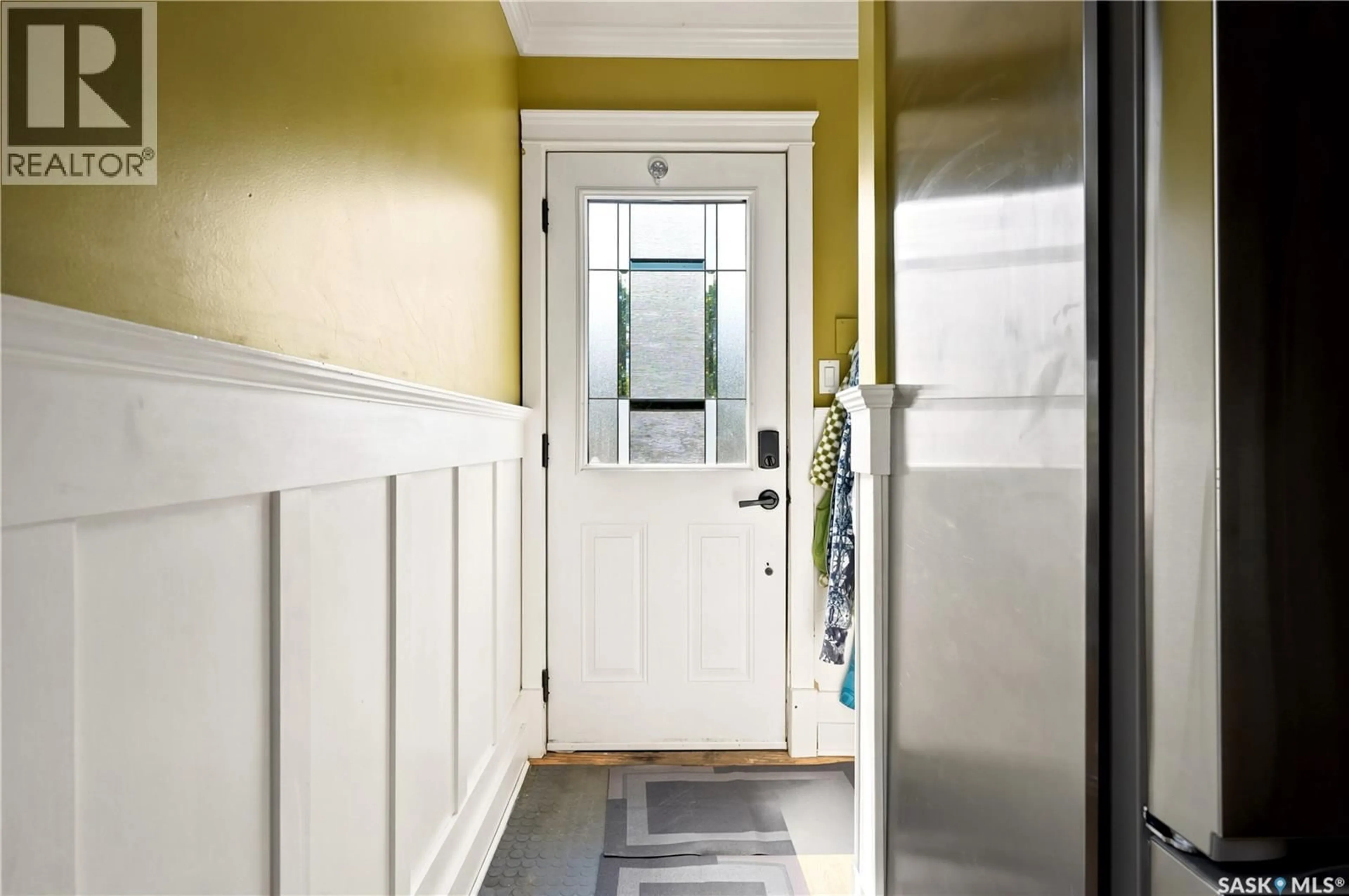 Indoor entryway for 2520 ELLIOTT STREET, Regina Saskatchewan S4N3H5