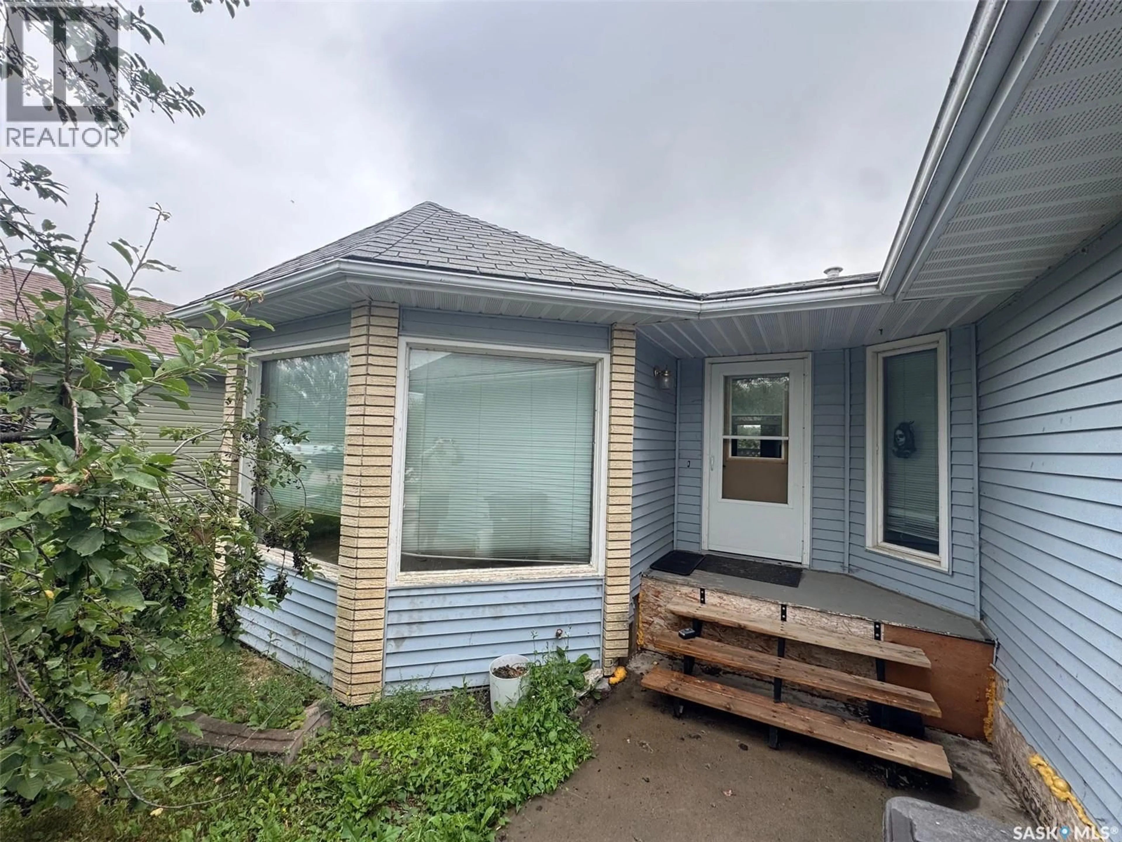 Home with vinyl exterior material, street for 303 1ST AVENUE, Naicam Saskatchewan S0K2Z0