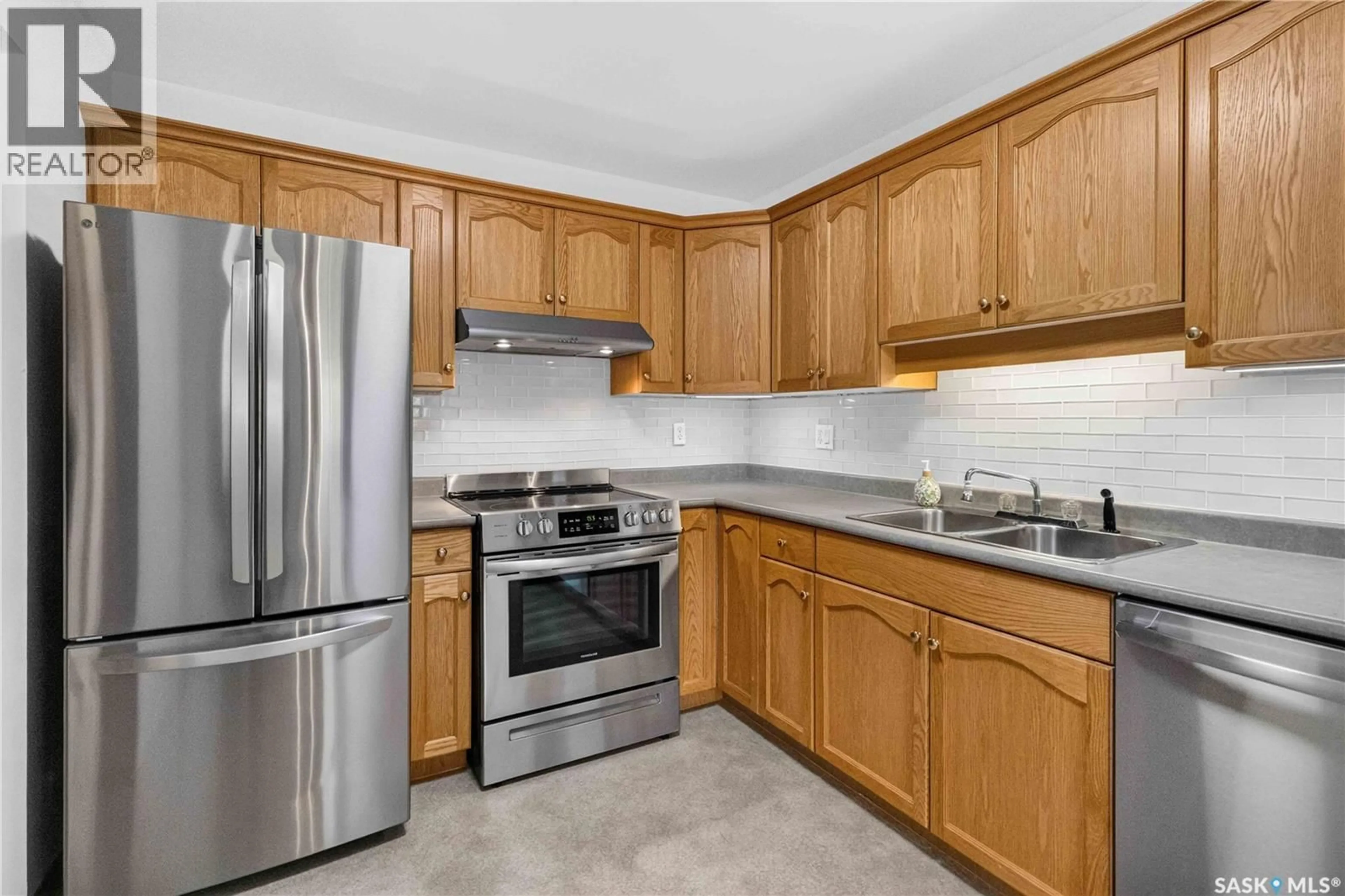 Standard kitchen, unknown for 216 312 108TH STREET, Saskatoon Saskatchewan S7N1P8