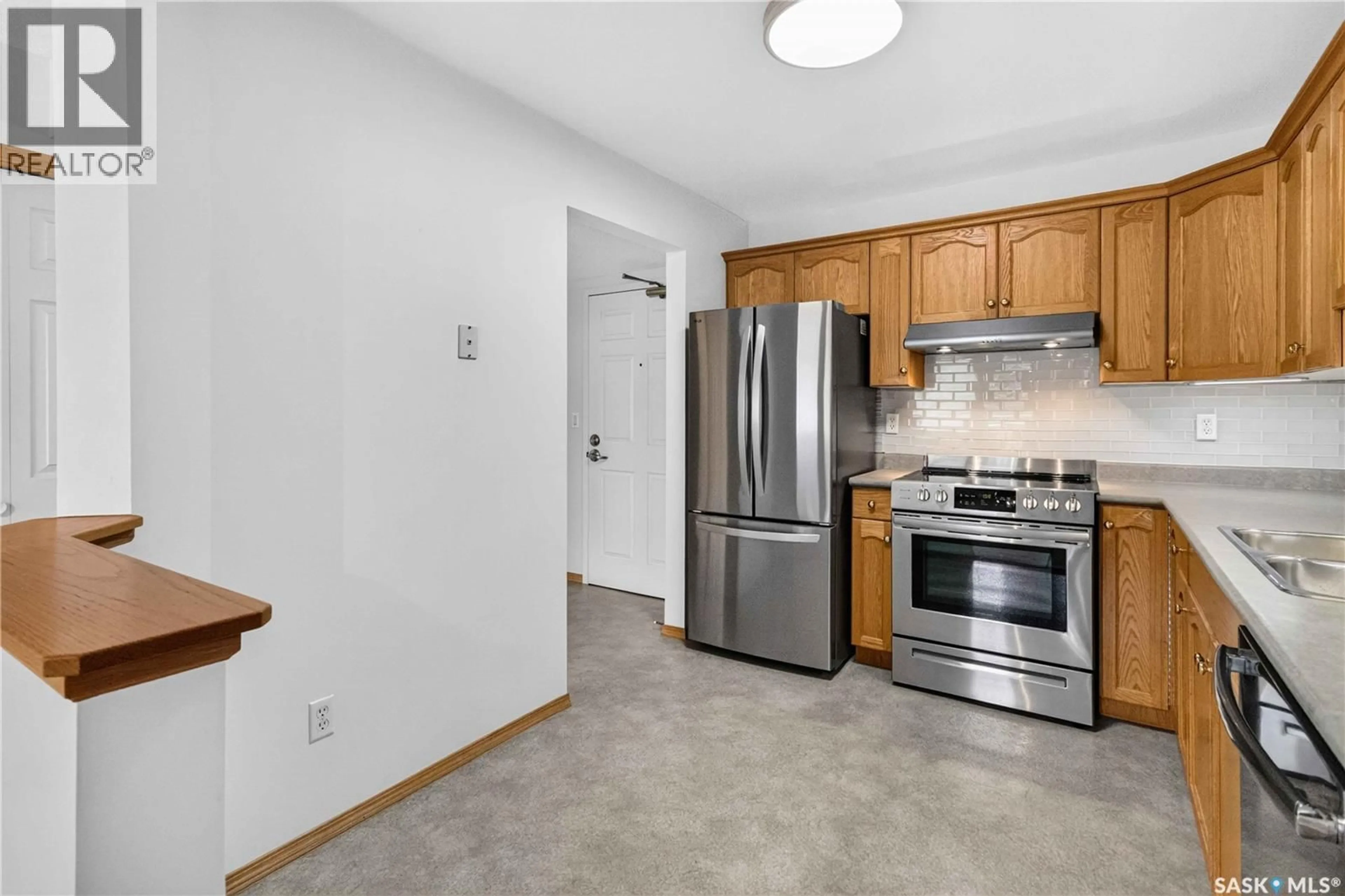 Standard kitchen, unknown for 216 312 108TH STREET, Saskatoon Saskatchewan S7N1P8