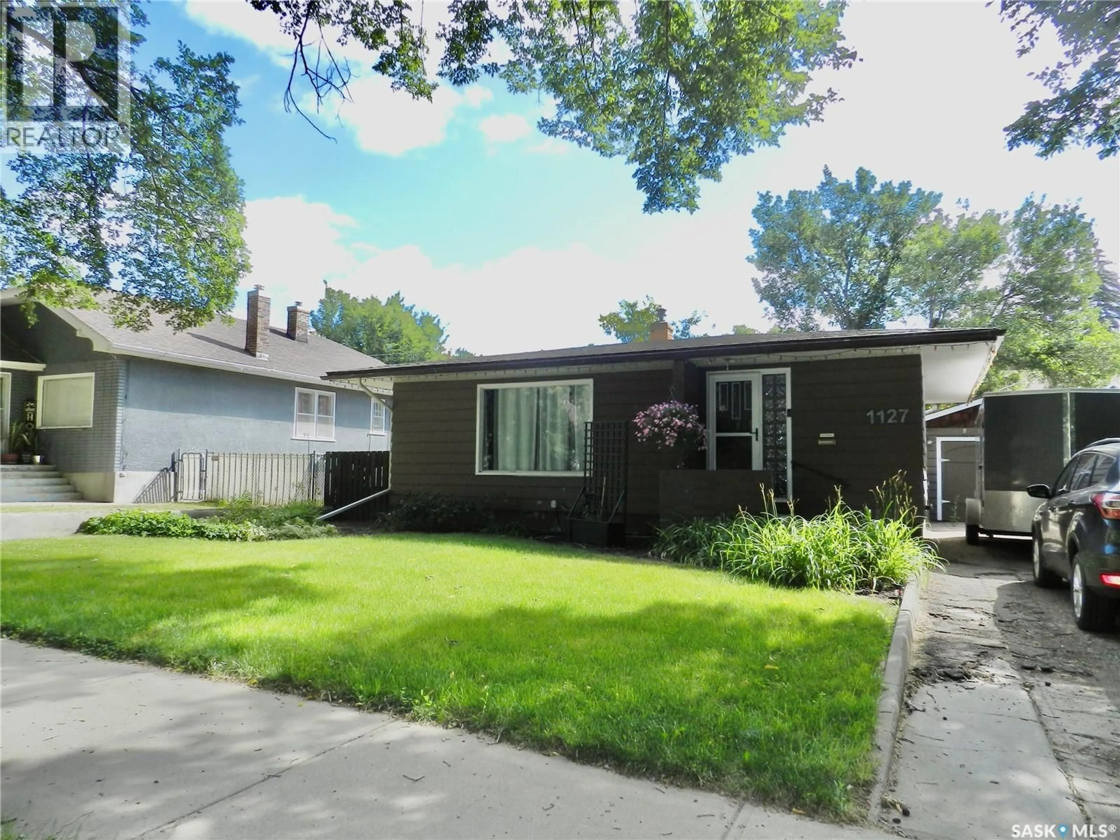 Home with vinyl exterior material, street for 1127 1ST AVENUE, Moose Jaw Saskatchewan S6H3N4