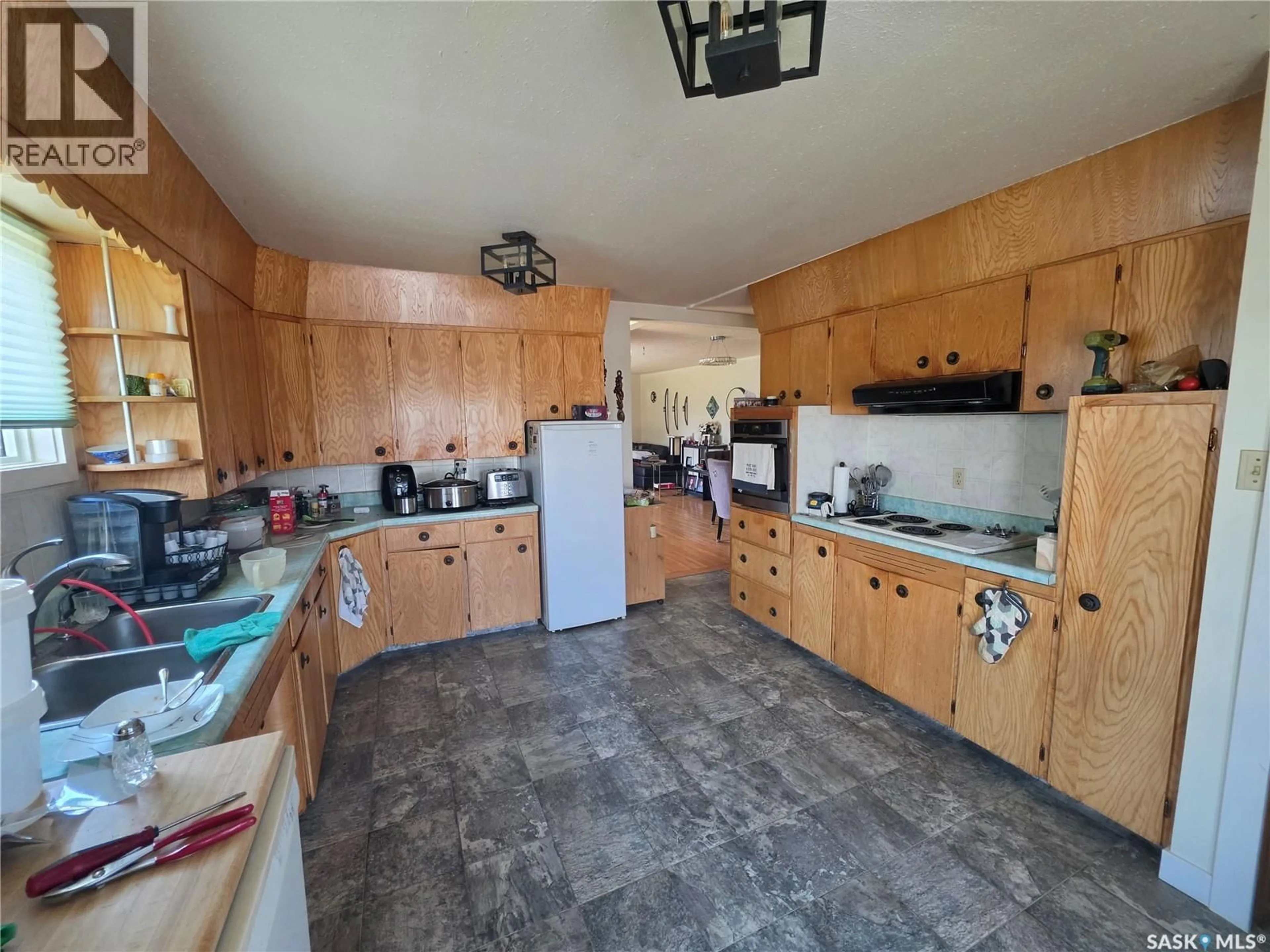 Standard kitchen, unknown for 204 1ST AVENUE, Dorintosh Saskatchewan S0M0T0