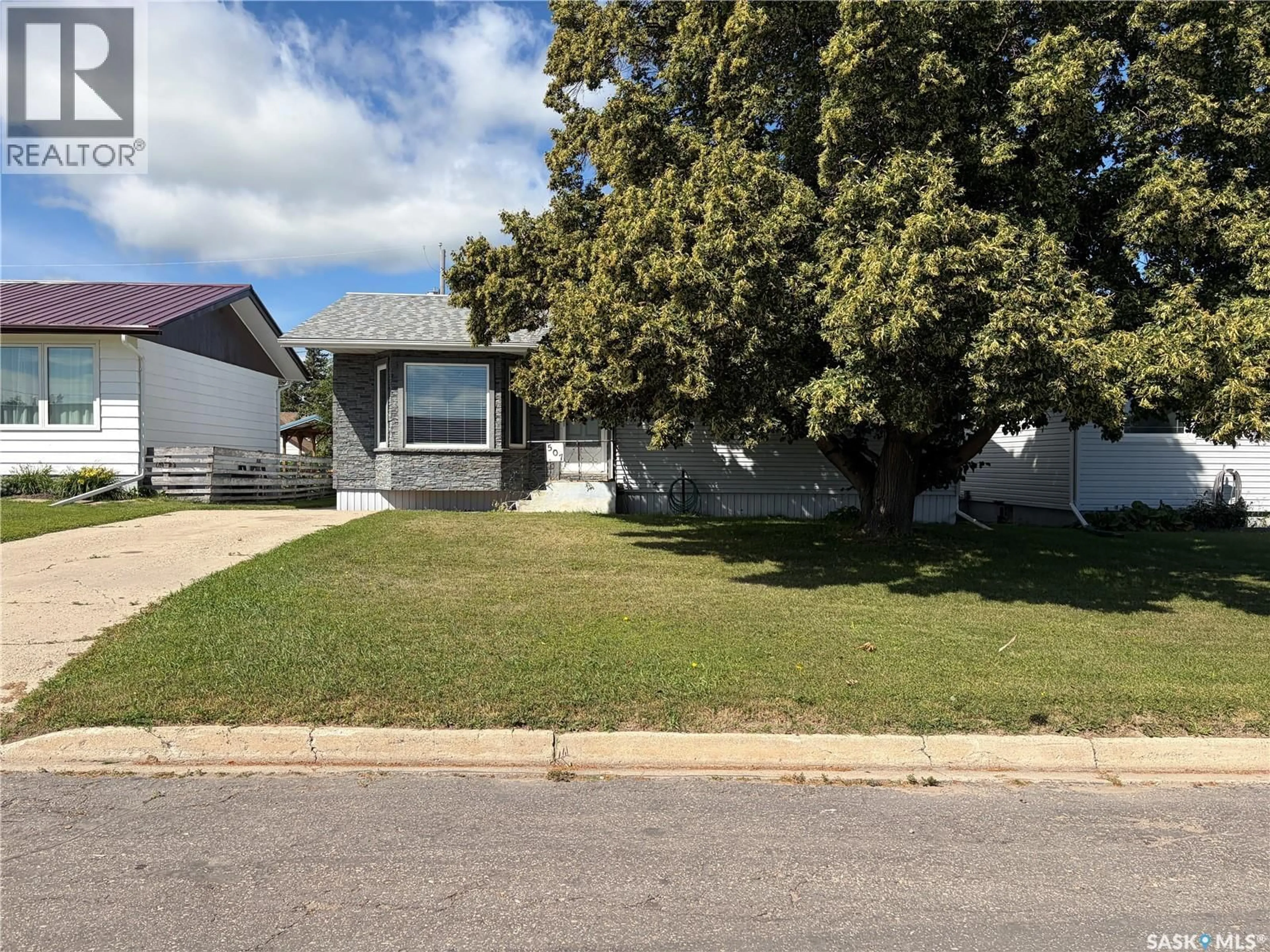 Home with vinyl exterior material, street for 507 6TH STREET, Wynyard Saskatchewan S0A4T0