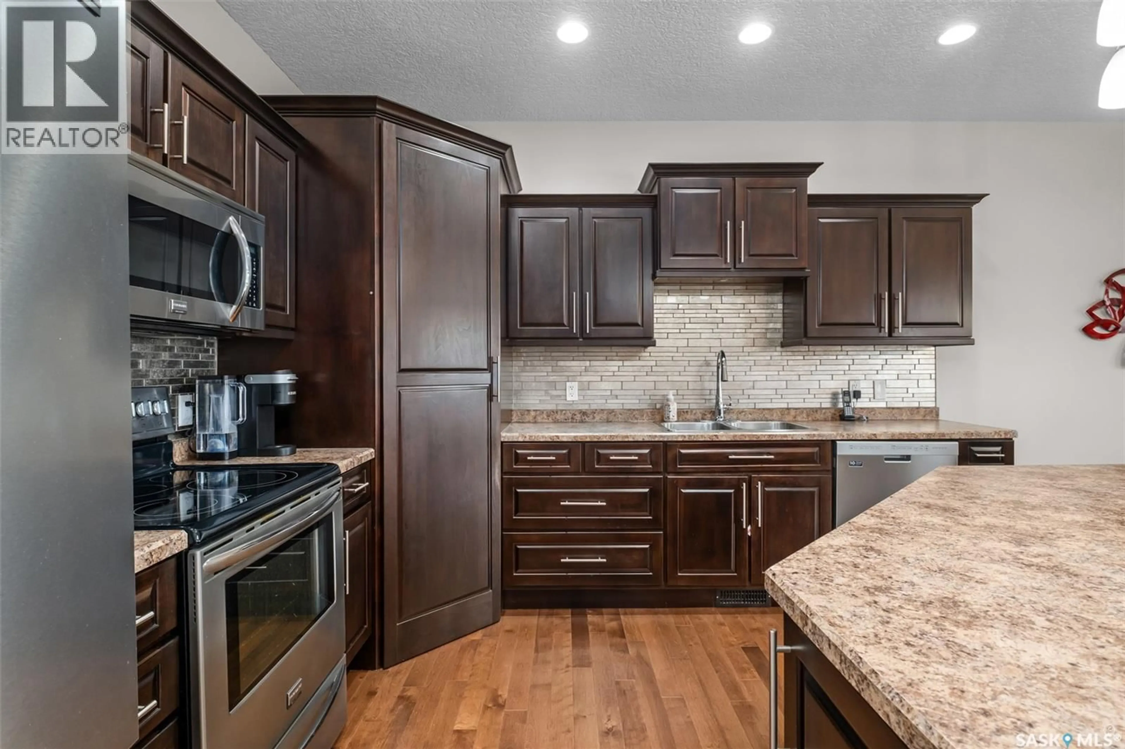 Open concept kitchen, ceramic/tile floor for 15 2805 LAKEVIEW DRIVE, Prince Albert Saskatchewan S6W0A4