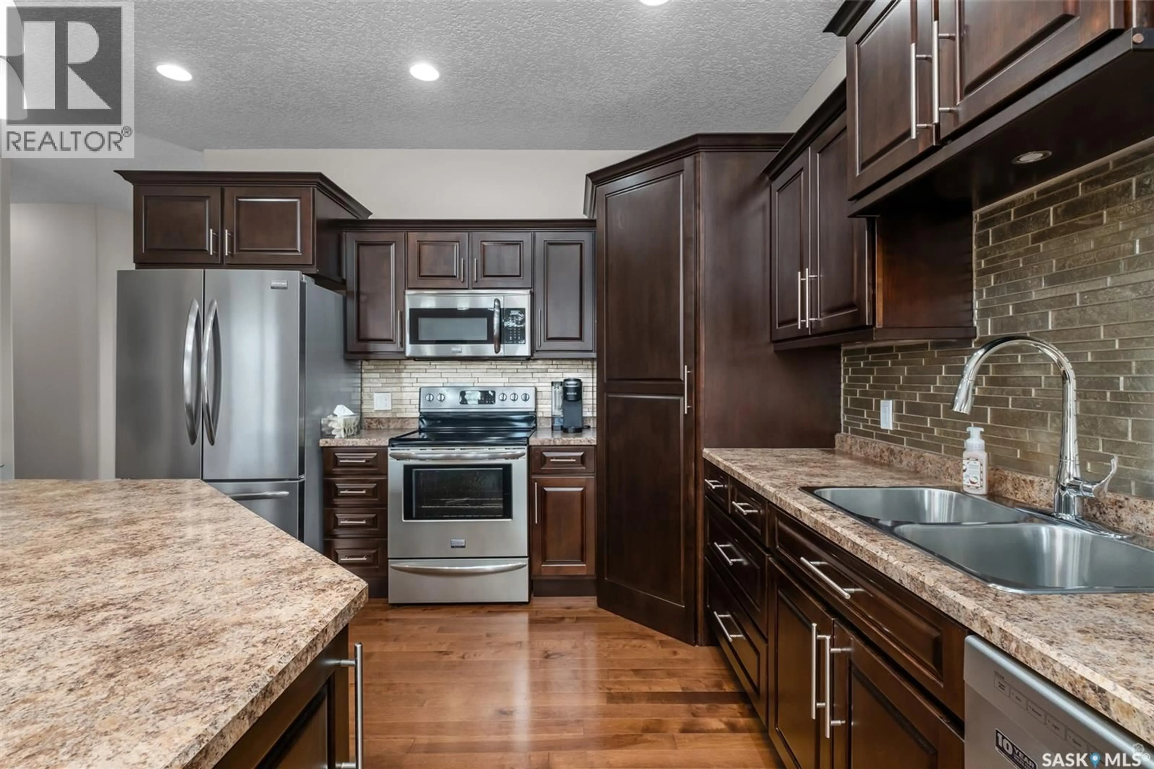 Open concept kitchen, unknown for 15 2805 LAKEVIEW DRIVE, Prince Albert Saskatchewan S6W0A4