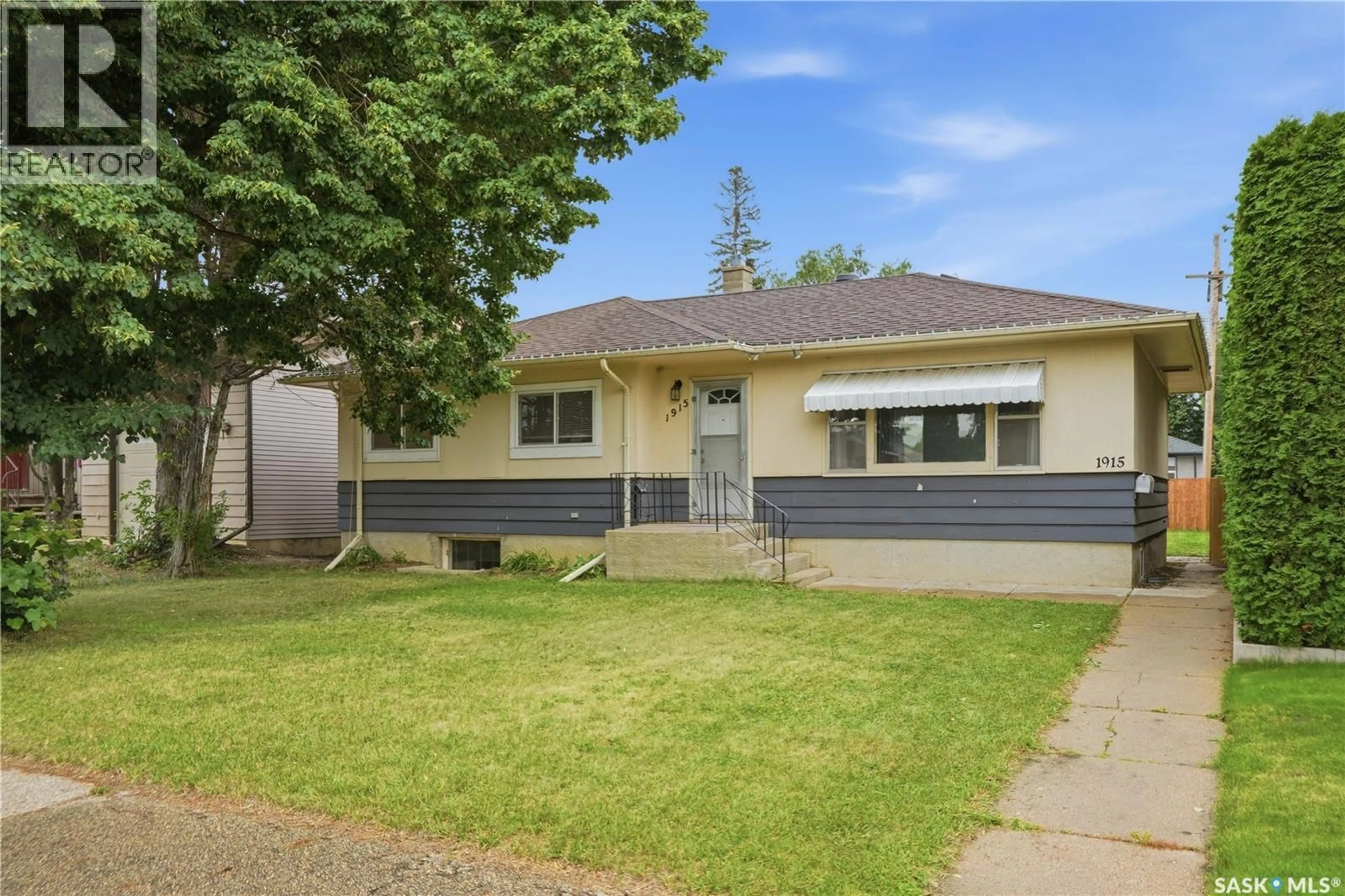 Home with vinyl exterior material, street for 1915 DUFFERIN AVENUE, Saskatoon Saskatchewan S7J1B6