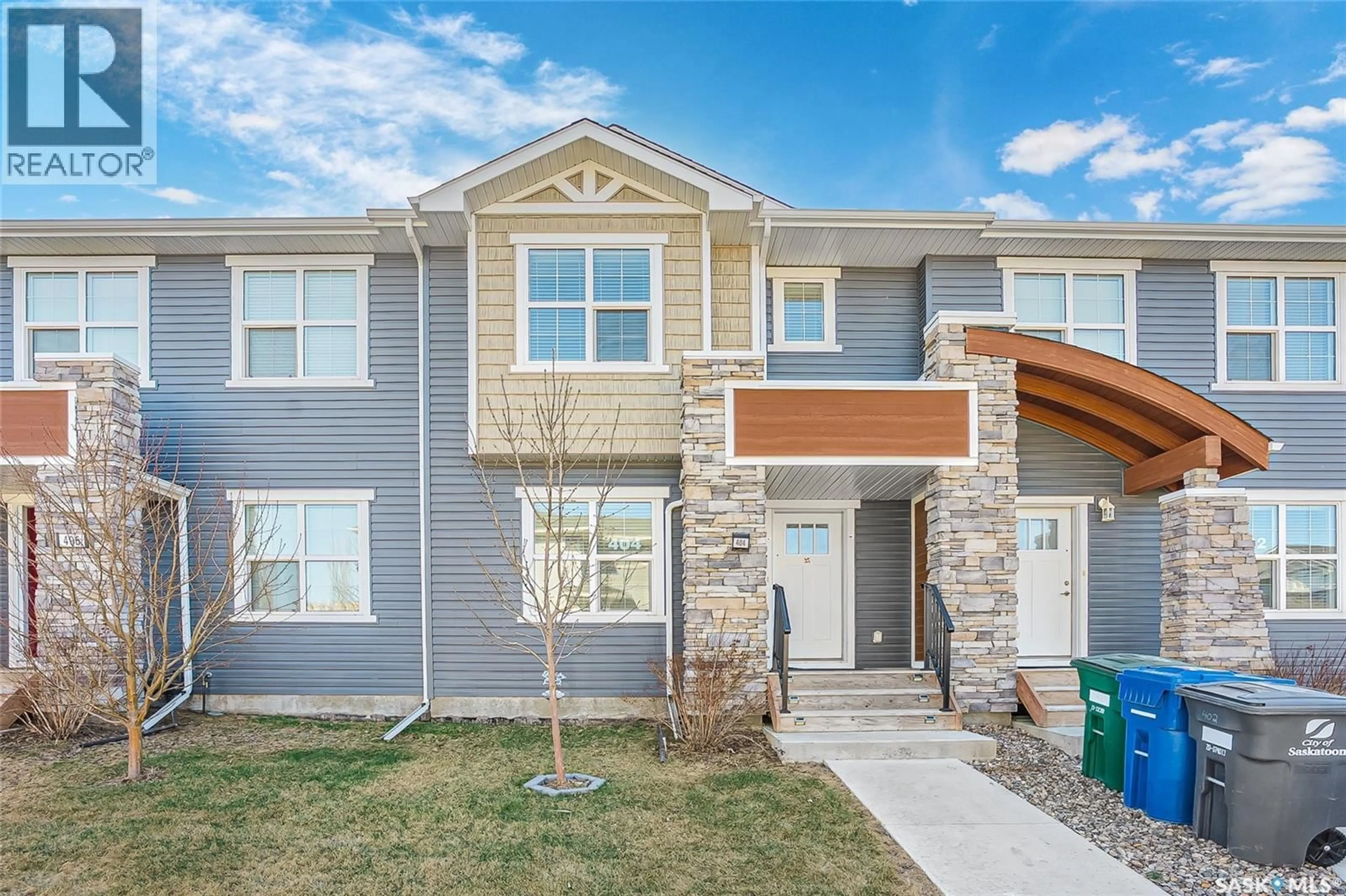 Home with vinyl exterior material, street for 404 UNDERHILL ROAD, Saskatoon Saskatchewan S7V0V4