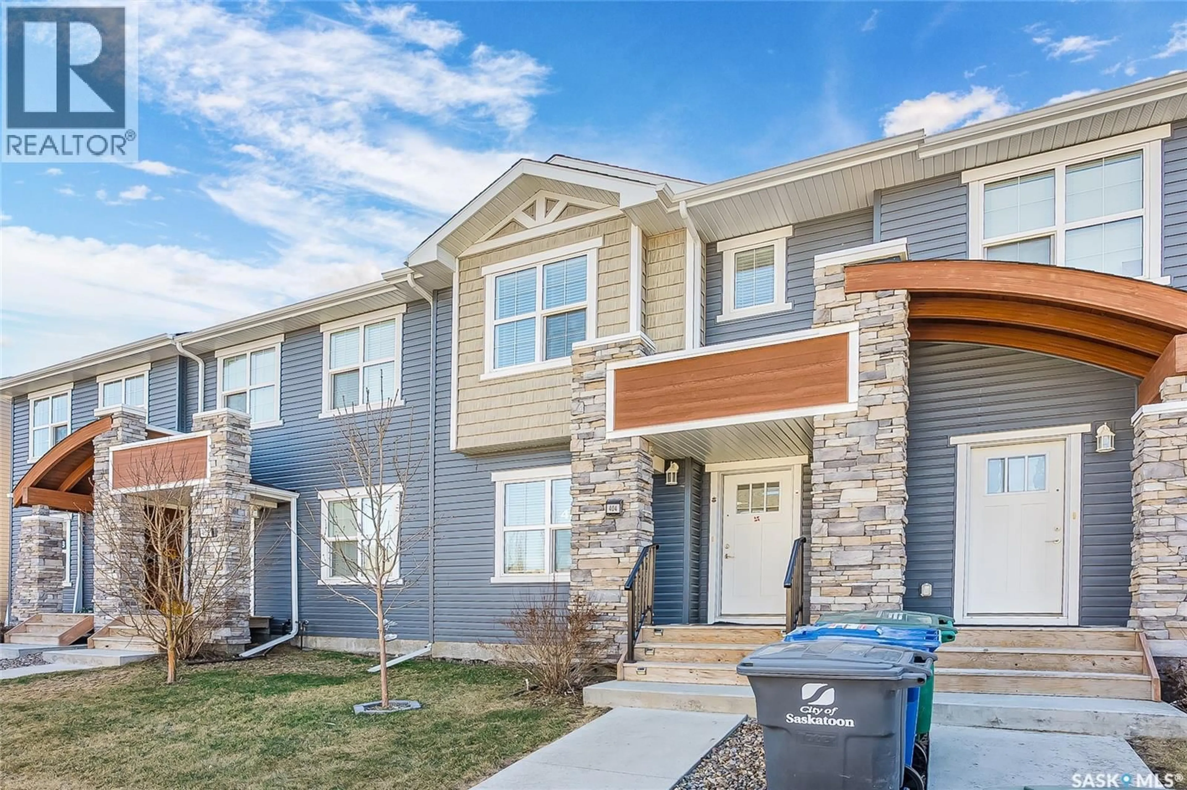 Home with vinyl exterior material, street for 404 UNDERHILL ROAD, Saskatoon Saskatchewan S7V0V4