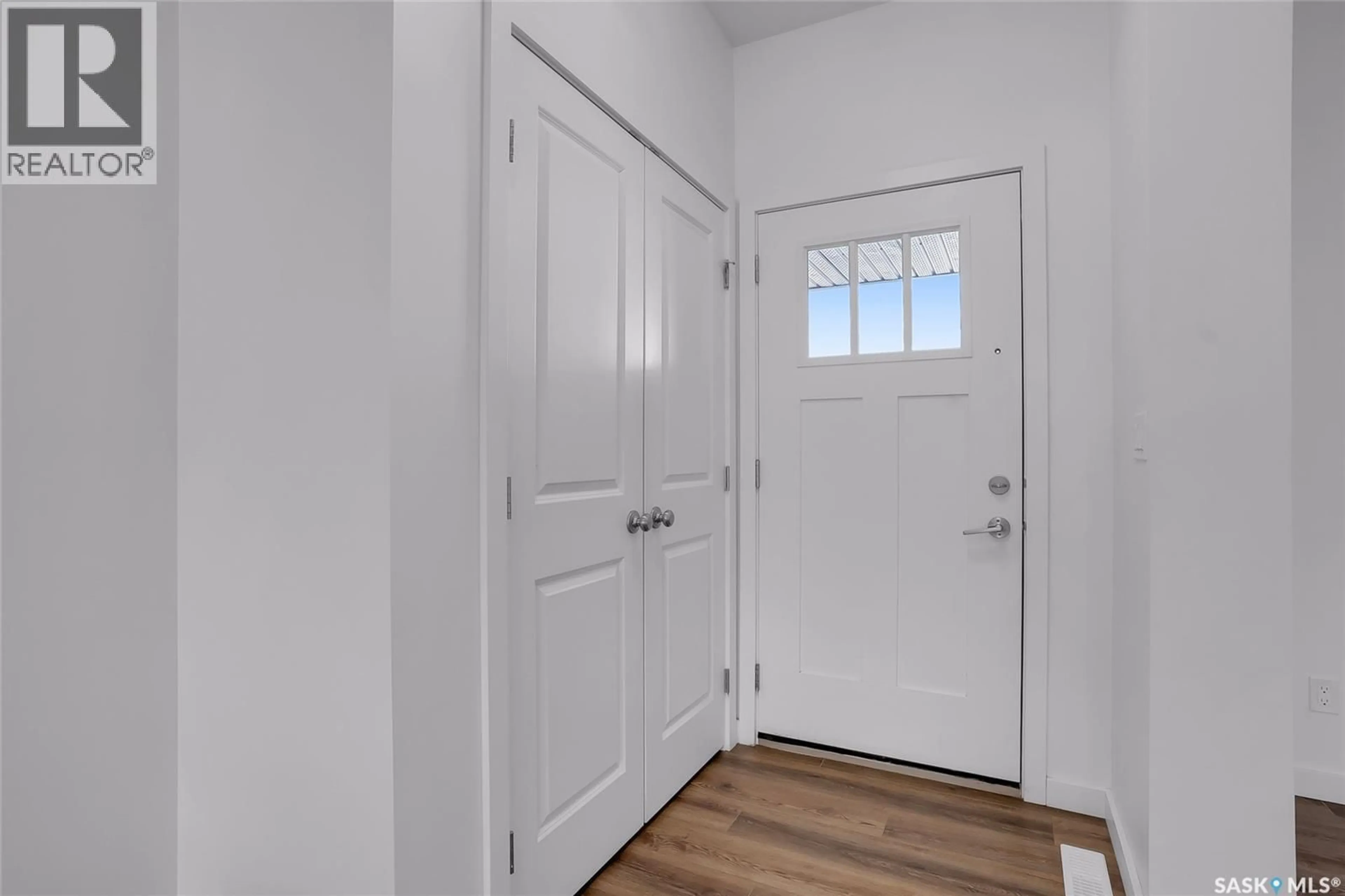 Indoor entryway for 404 UNDERHILL ROAD, Saskatoon Saskatchewan S7V0V4