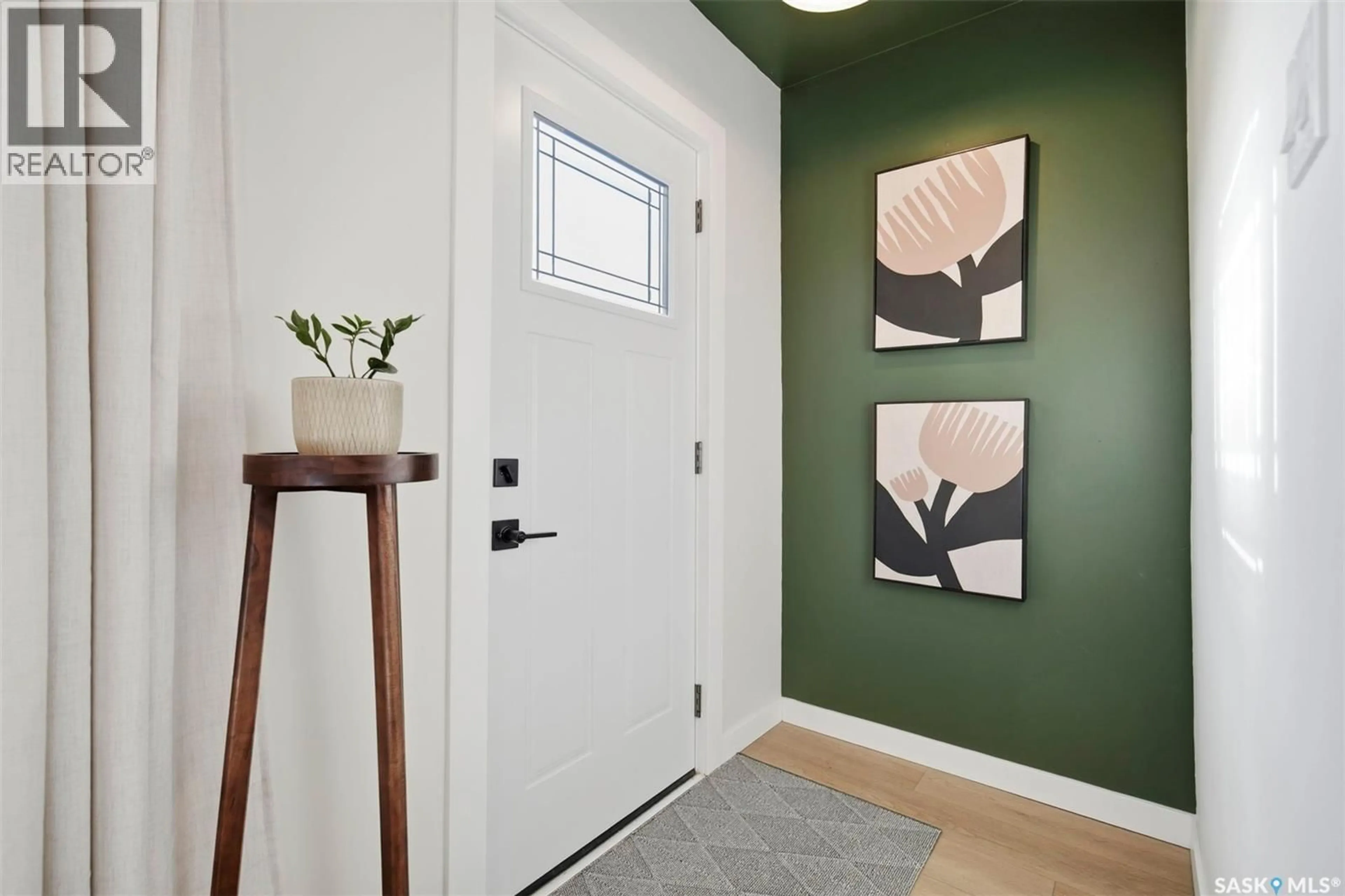 Indoor entryway for 1909 WILLIAM AVENUE, Saskatoon Saskatchewan S7J1A1