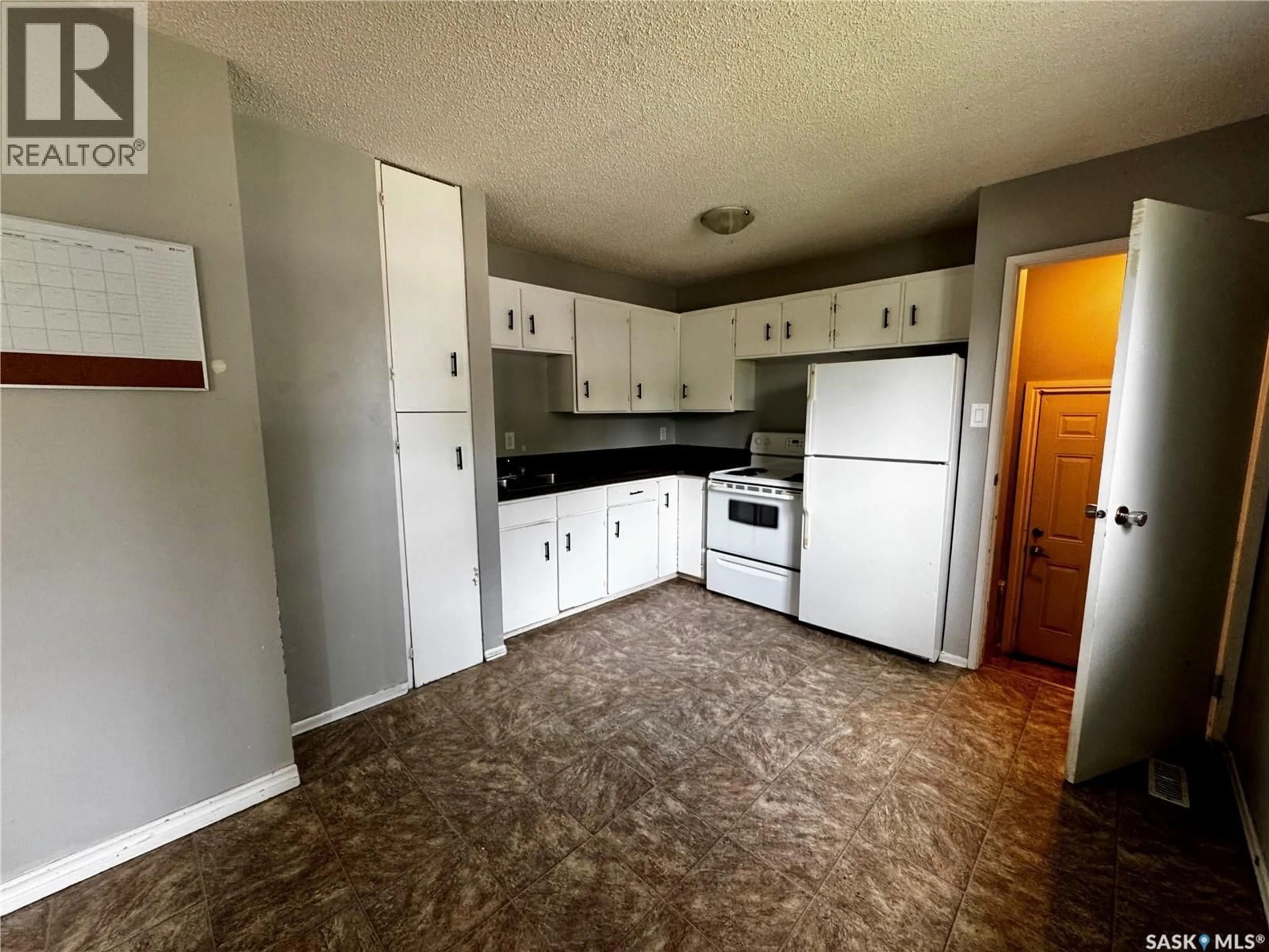 Standard kitchen, unknown for 3355 33RD STREET, Saskatoon Saskatchewan S7L4P5