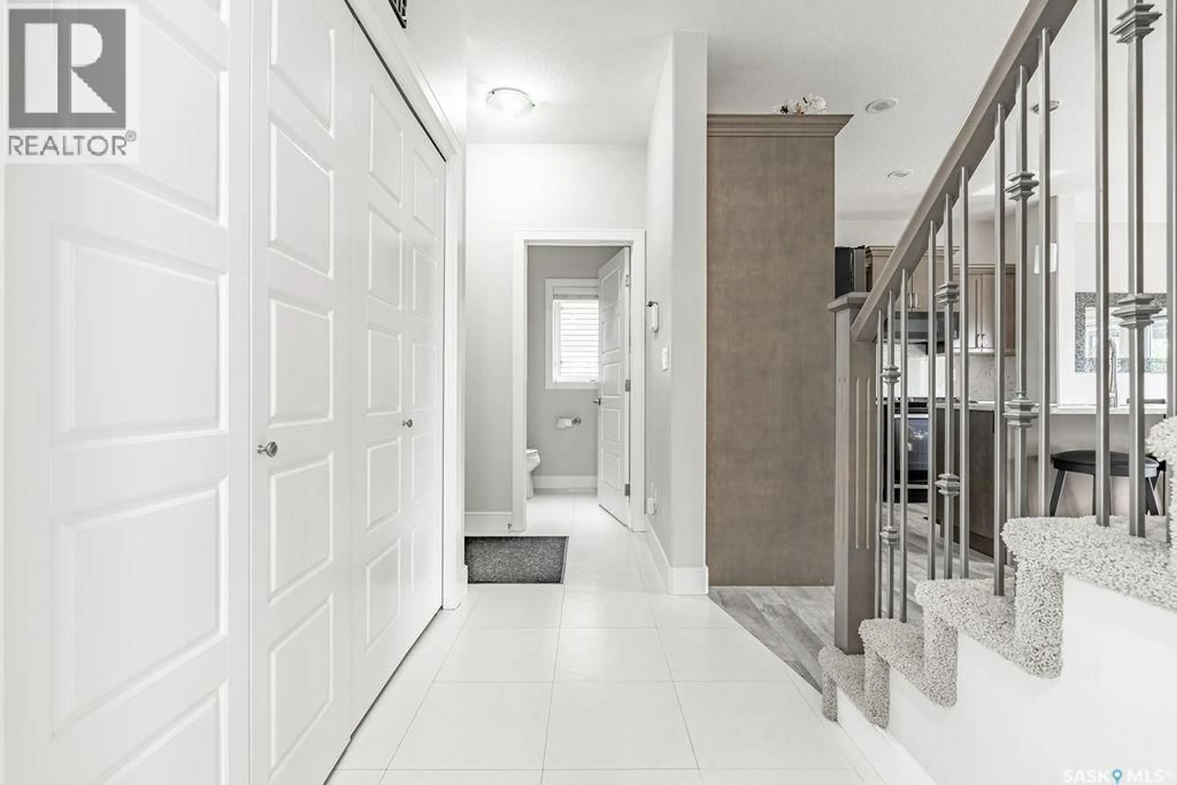 Indoor entryway for 170 PALLISER COURT, Saskatoon Saskatchewan S7L4P9
