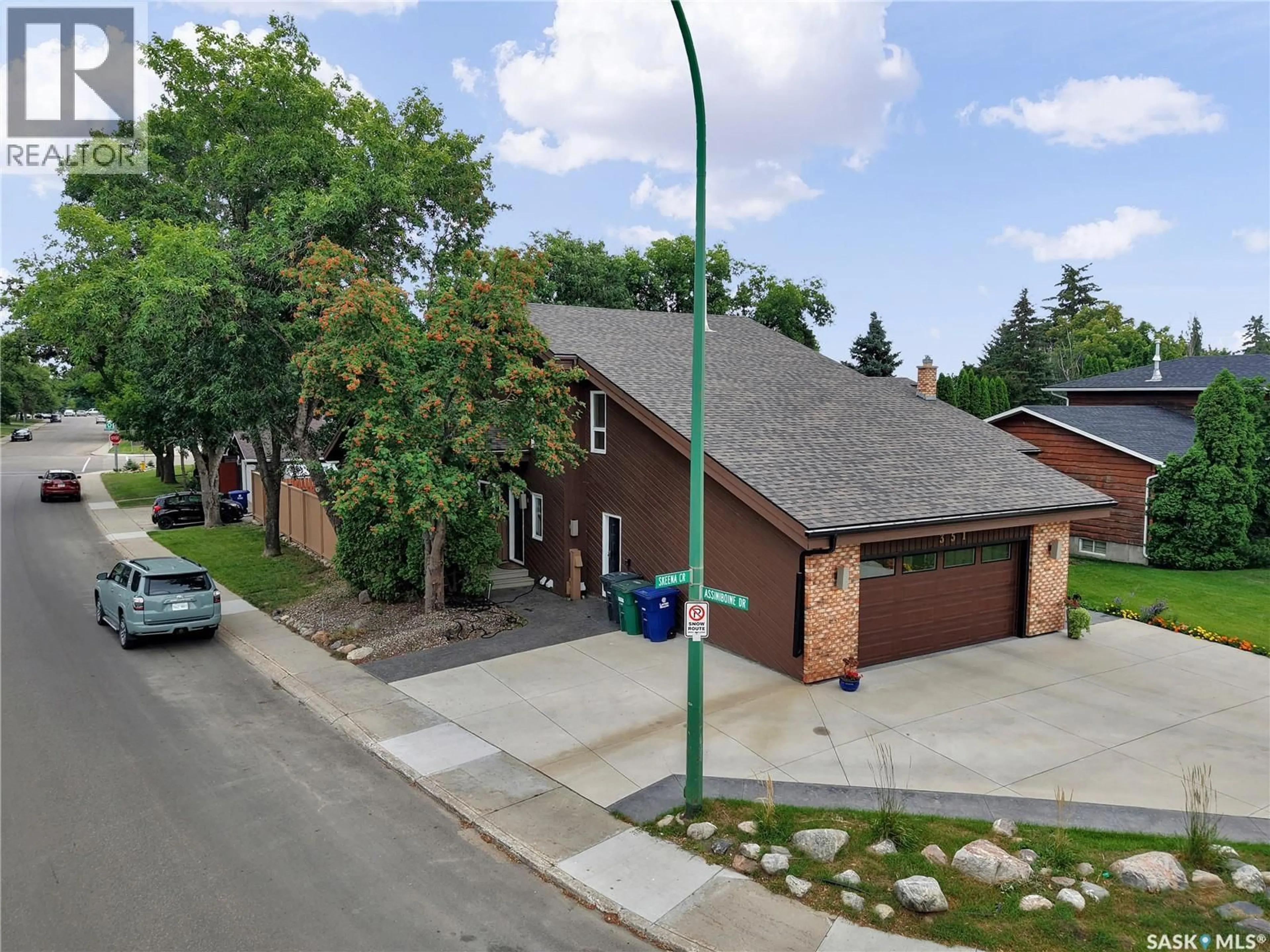 A pic from outside/outdoor area/front of a property/back of a property/a pic from drone, street for 351 SKEENA CRESCENT, Saskatoon Saskatchewan S7K4G9