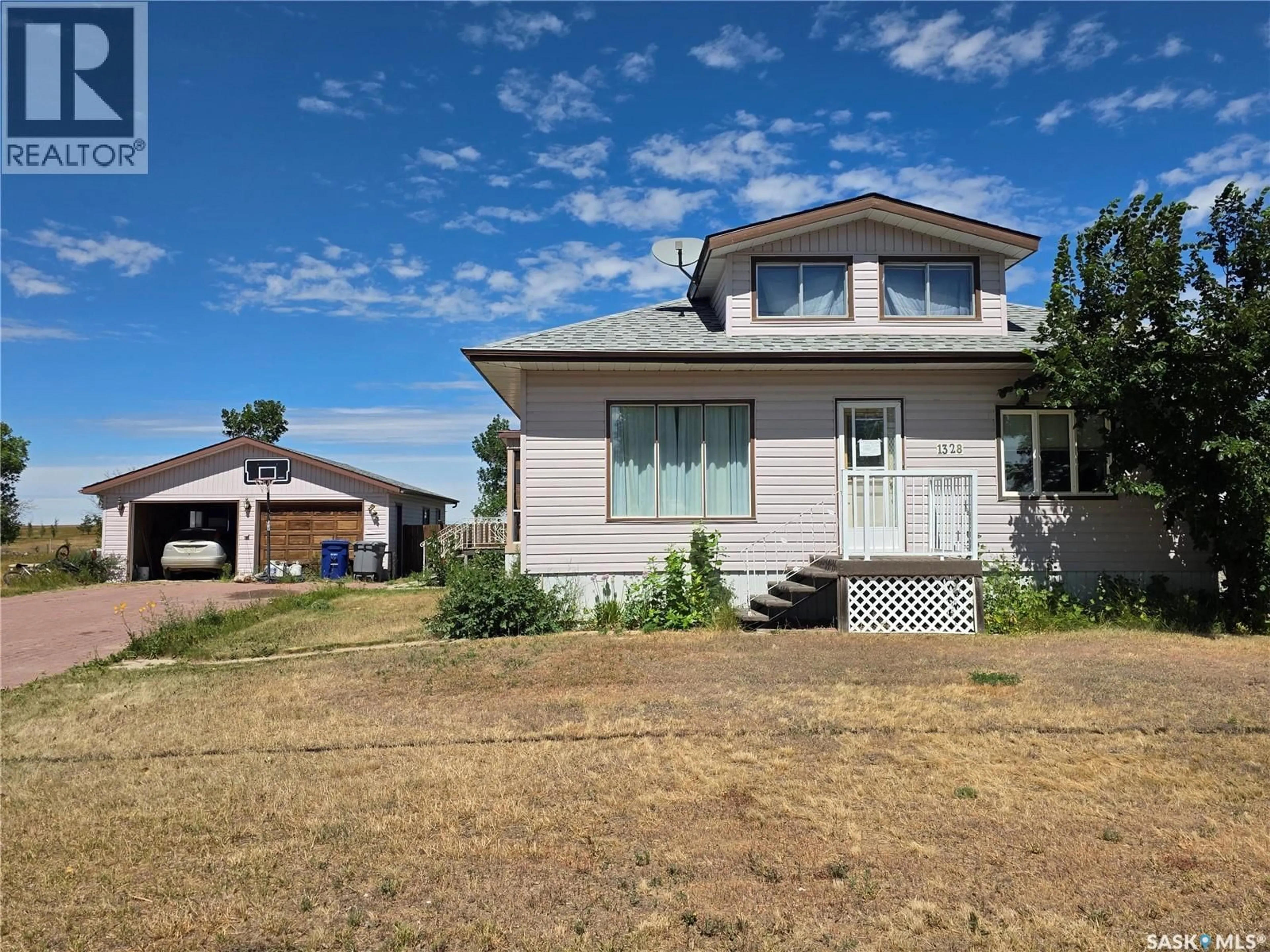 A pic from outside/outdoor area/front of a property/back of a property/a pic from drone, street for 1328 HERBERT AVENUE, Herbert Saskatchewan S0H2A0