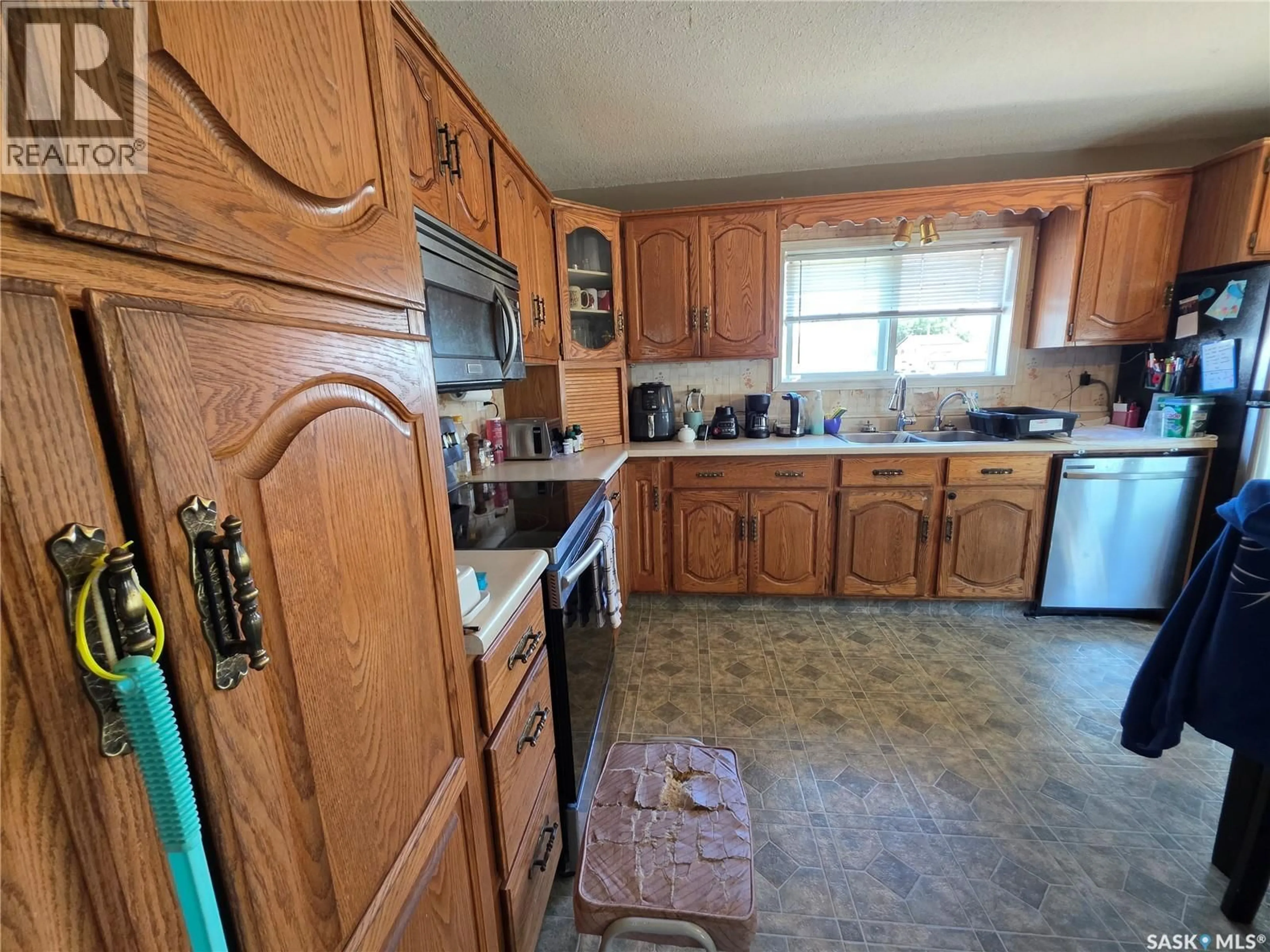 Standard kitchen, unknown for 1328 HERBERT AVENUE, Herbert Saskatchewan S0H2A0