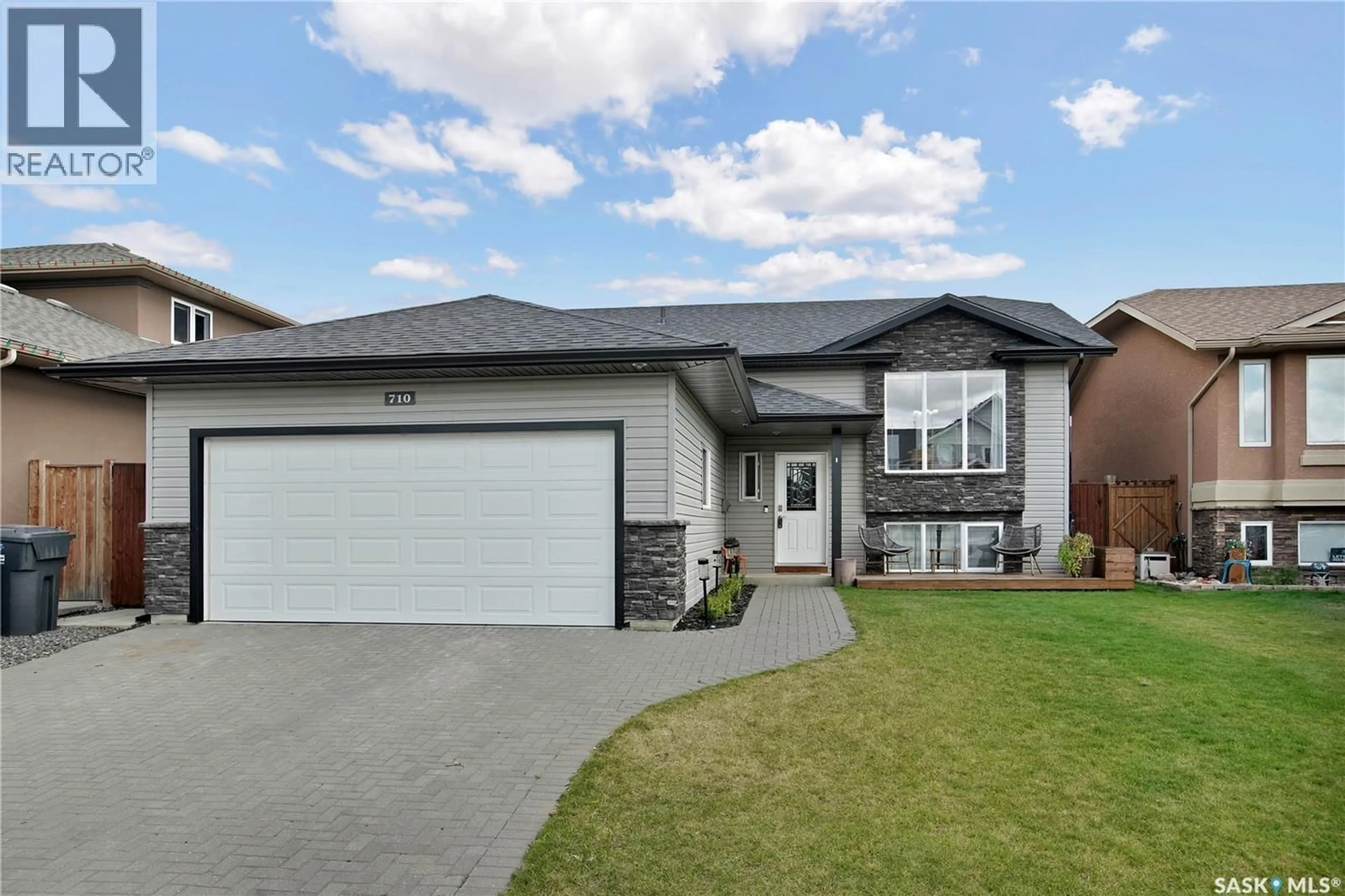 Home with vinyl exterior material, street for 710 REDWOOD CRESCENT, Warman Saskatchewan S0K4S2
