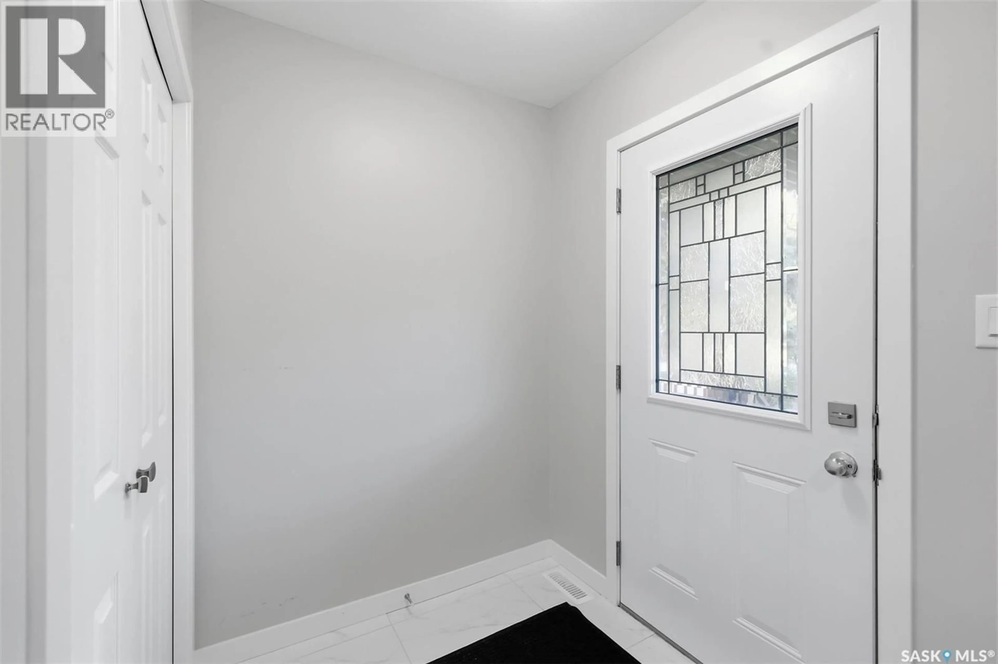 Indoor entryway for 705 33RD STREET, Saskatoon Saskatchewan S7L0W2