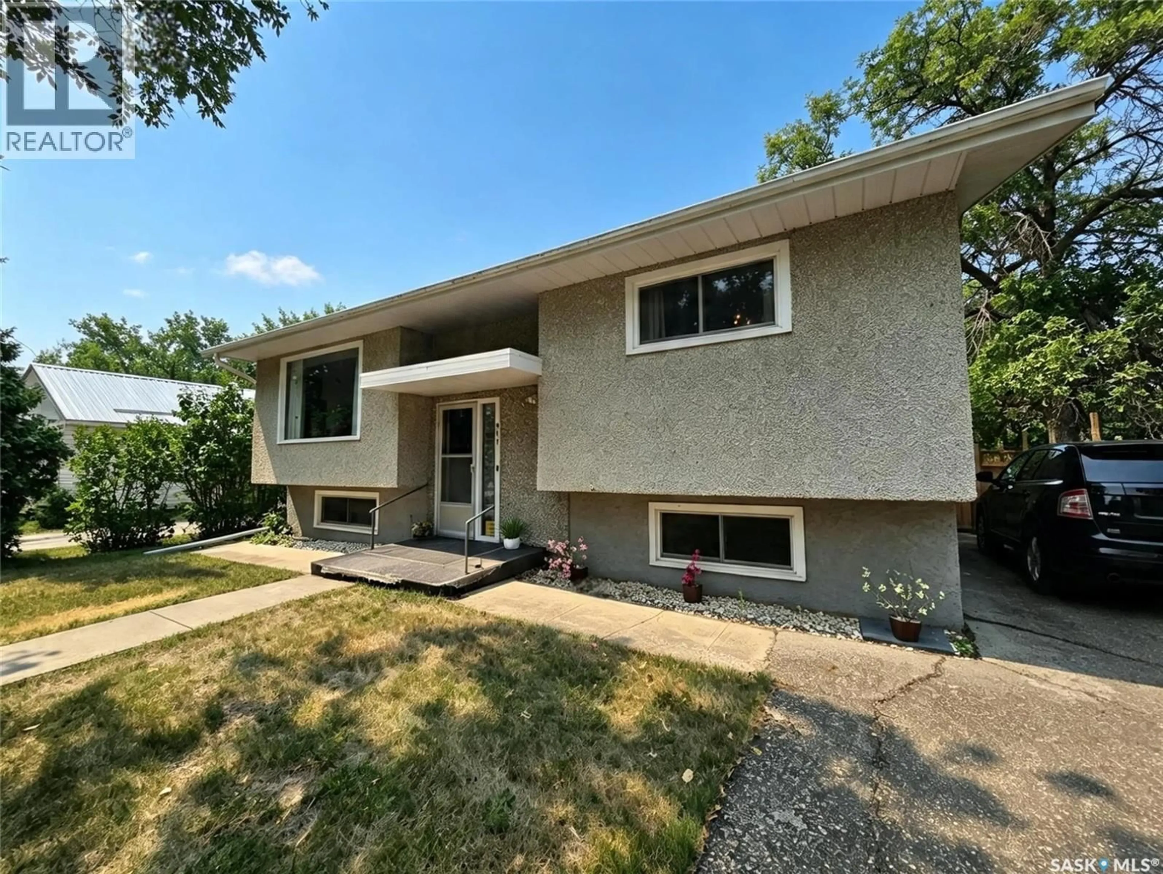 Home with vinyl exterior material, street for 411 CYPRESS STREET, Maple Creek Saskatchewan S0N1N0
